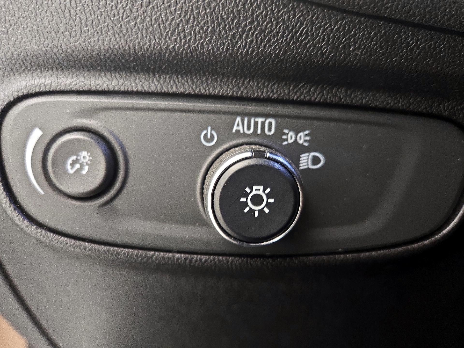 Thumbnail: 2018 Chevrolet Equinox - 13