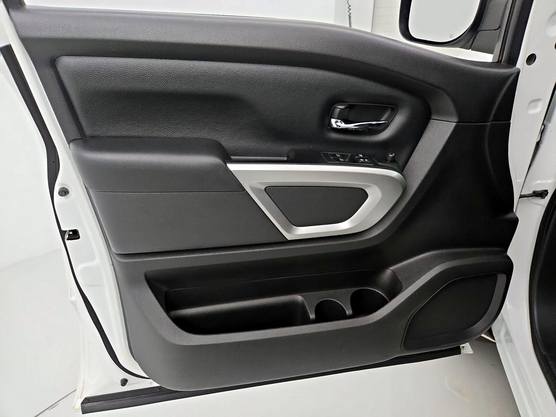 Thumbnail: 2017 Nissan Titan - 12