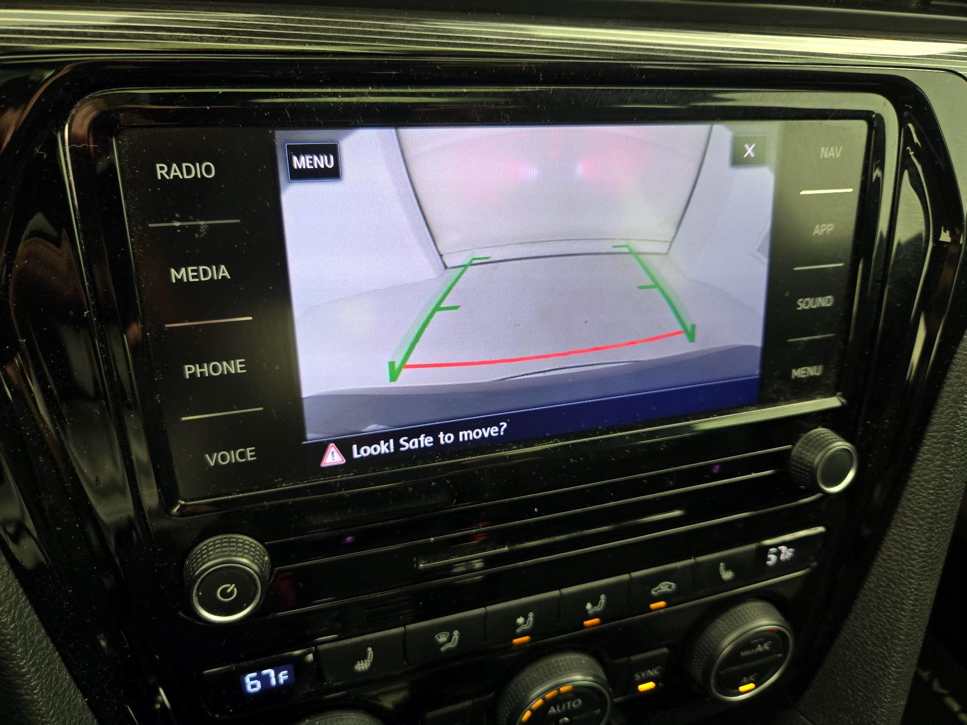 Thumbnail: 2022 Volkswagen Passat - 14