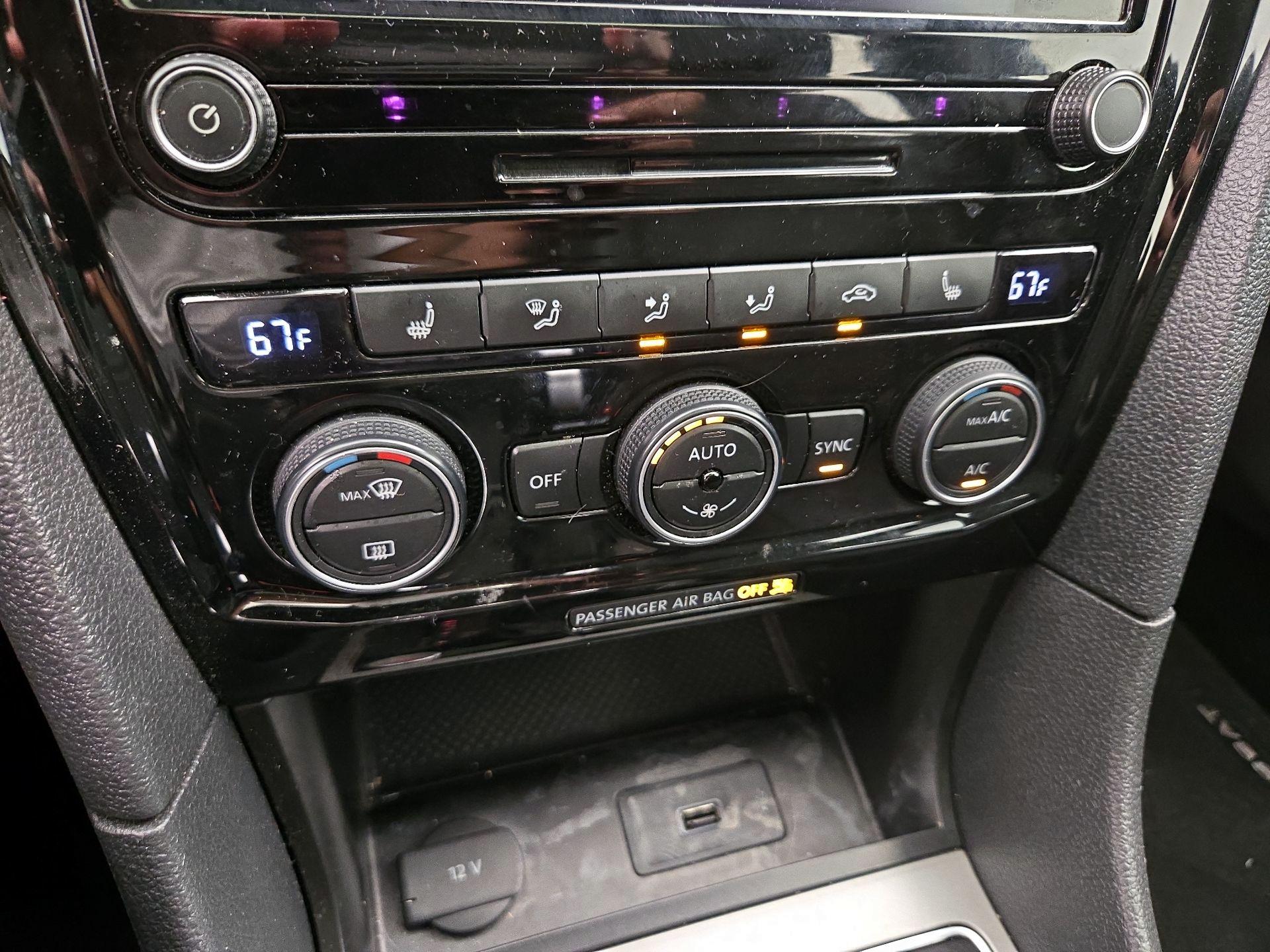 Thumbnail: 2022 Volkswagen Passat - 16