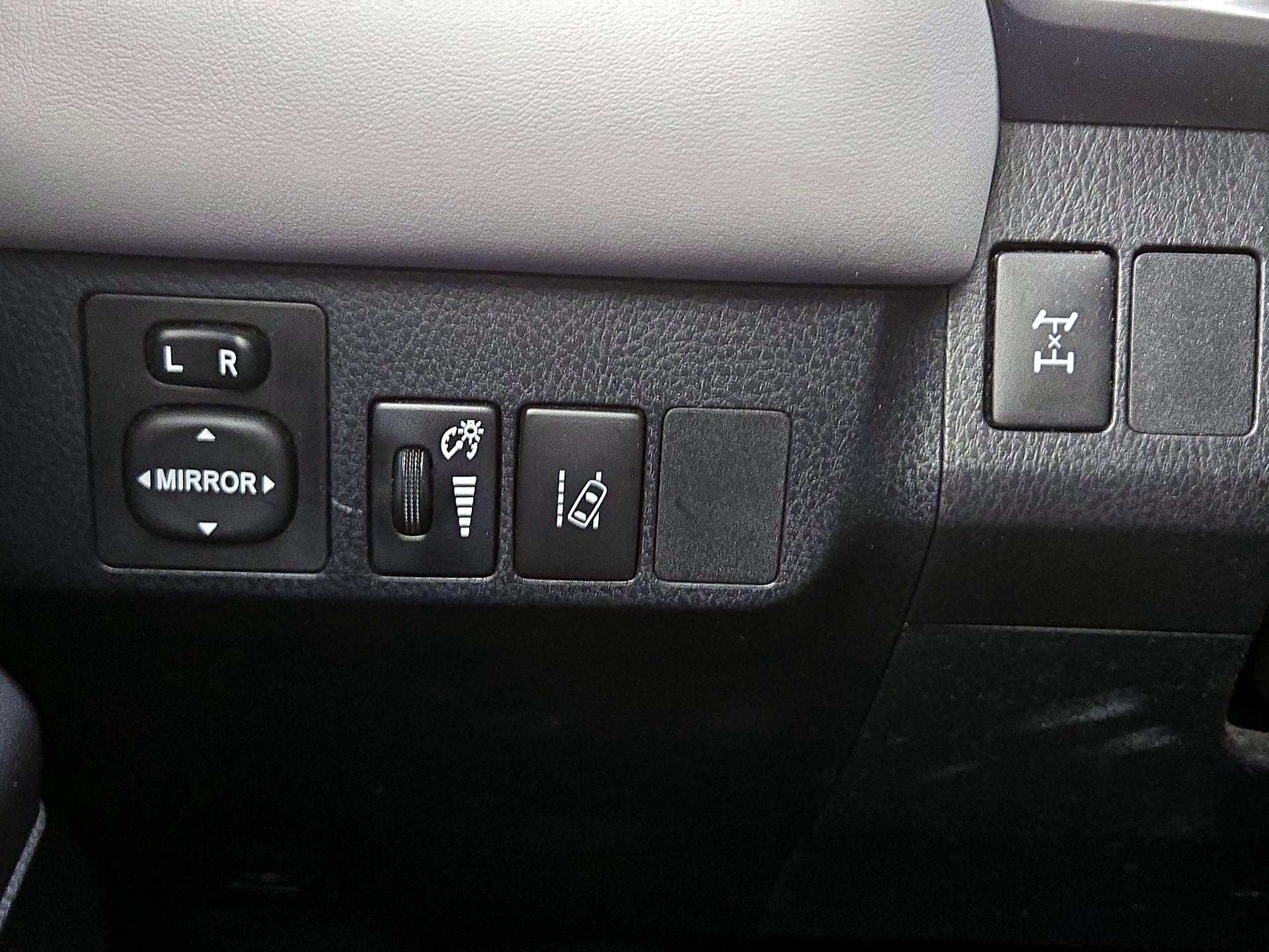 Thumbnail: 2018 Toyota RAV4 - 13