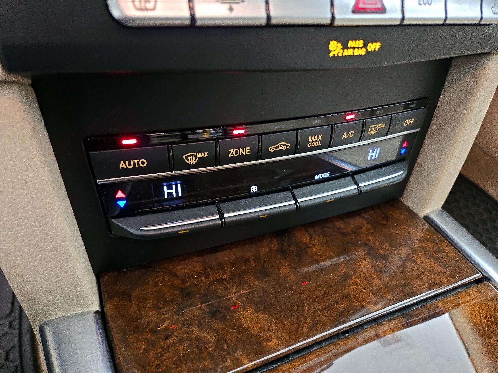 Thumbnail: 2016 Mercedes-Benz E-Class - 17