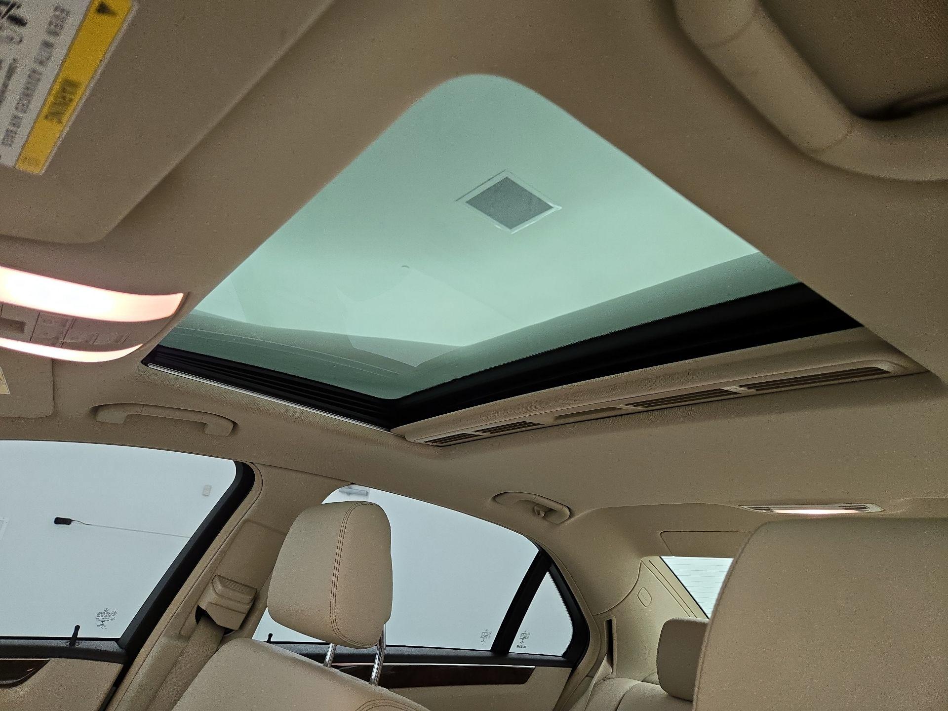 Thumbnail: 2016 Mercedes-Benz E-Class - 20