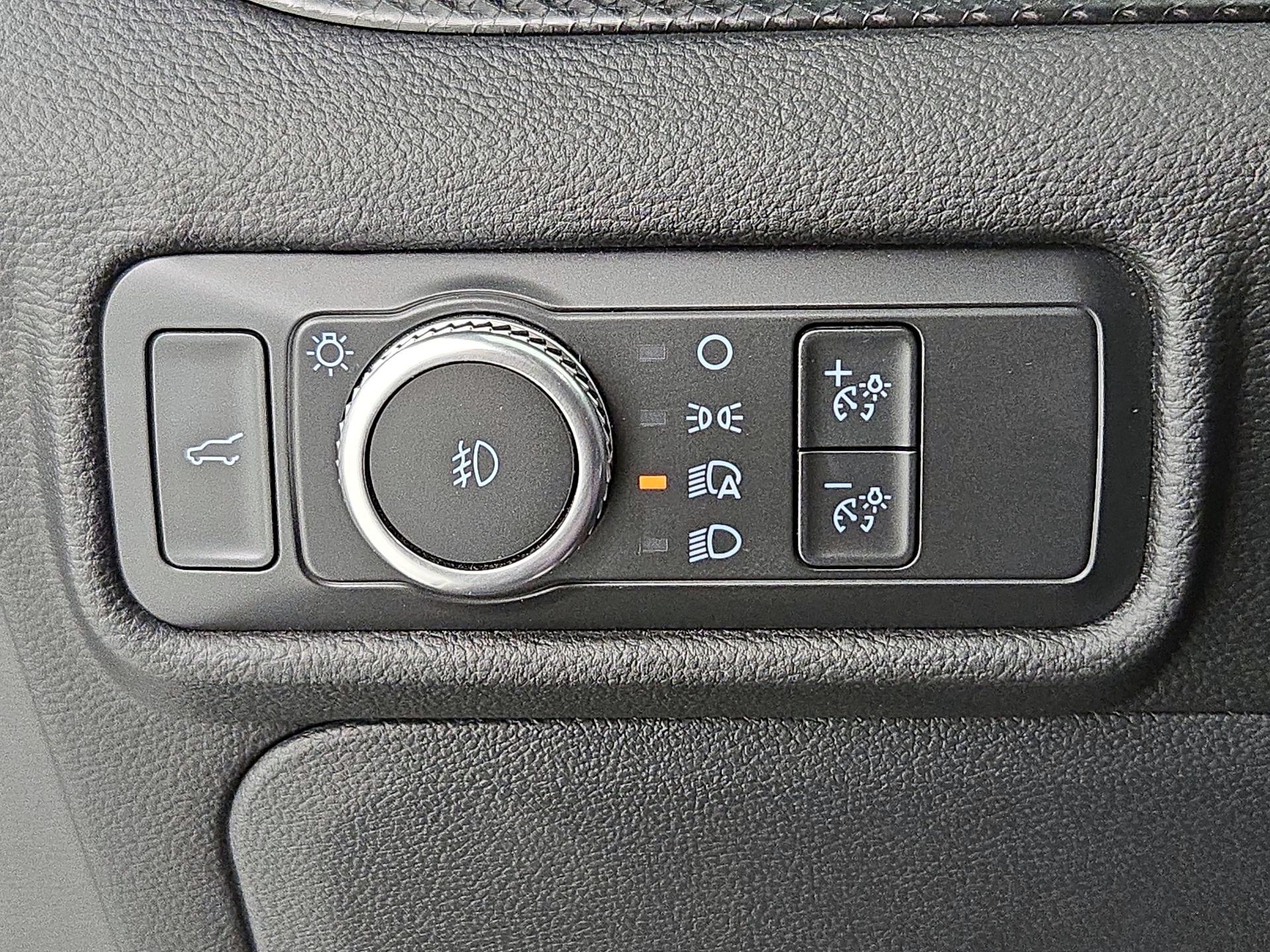 Thumbnail: 2021 Ford Explorer - 13