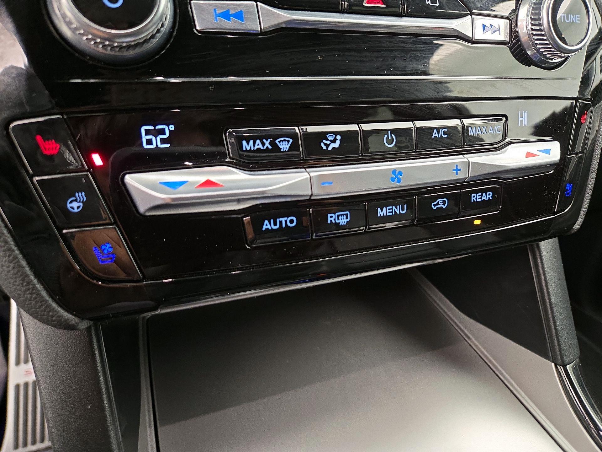 Thumbnail: 2021 Ford Explorer - 17