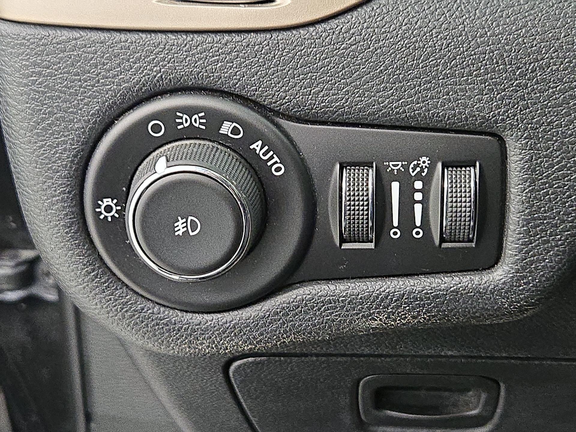 Thumbnail: 2016 Jeep Cherokee - 13