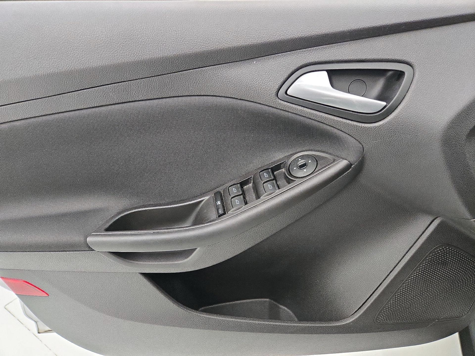 Thumbnail: 2014 Ford Focus - 12