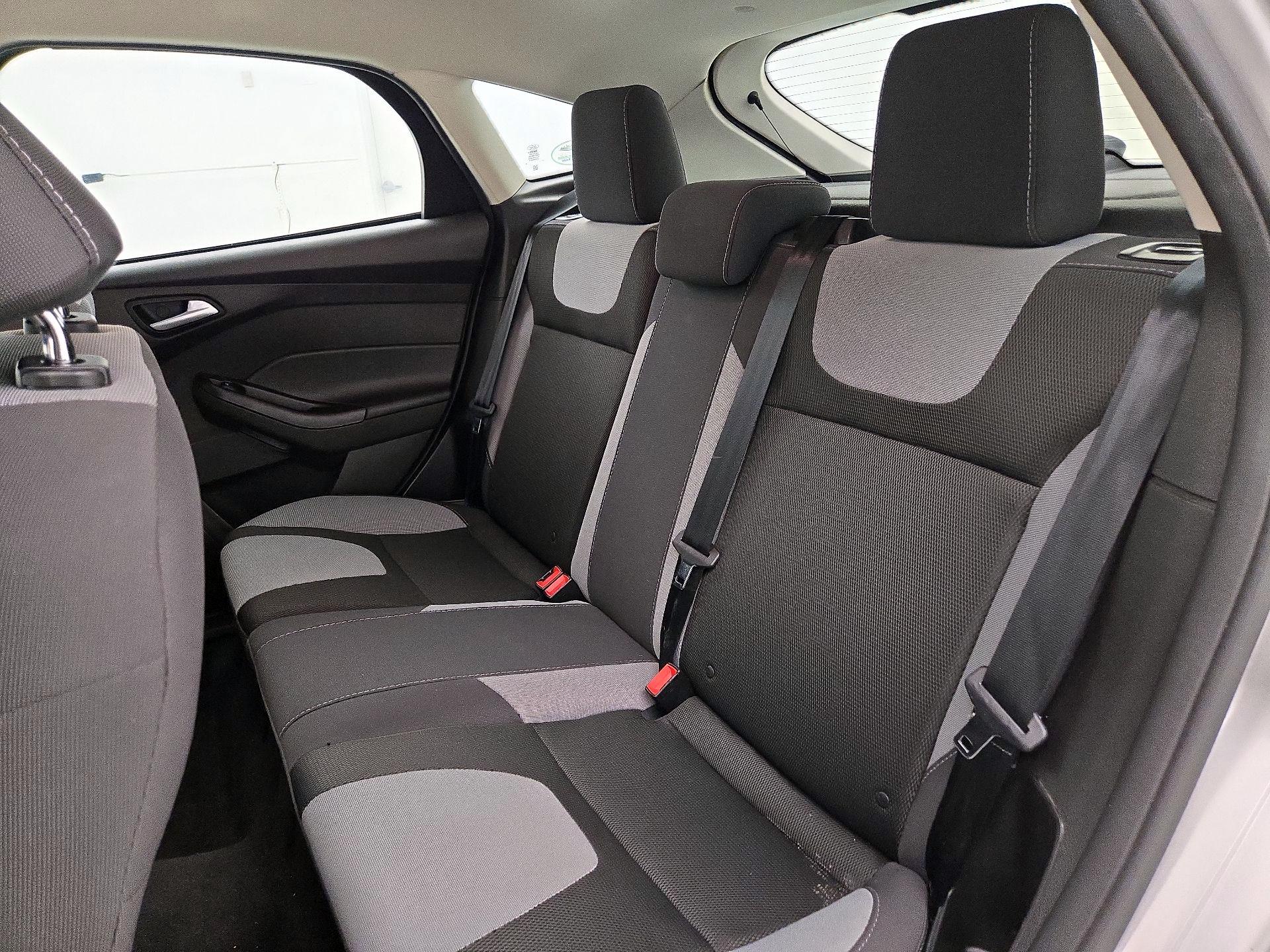 Thumbnail: 2014 Ford Focus - 18