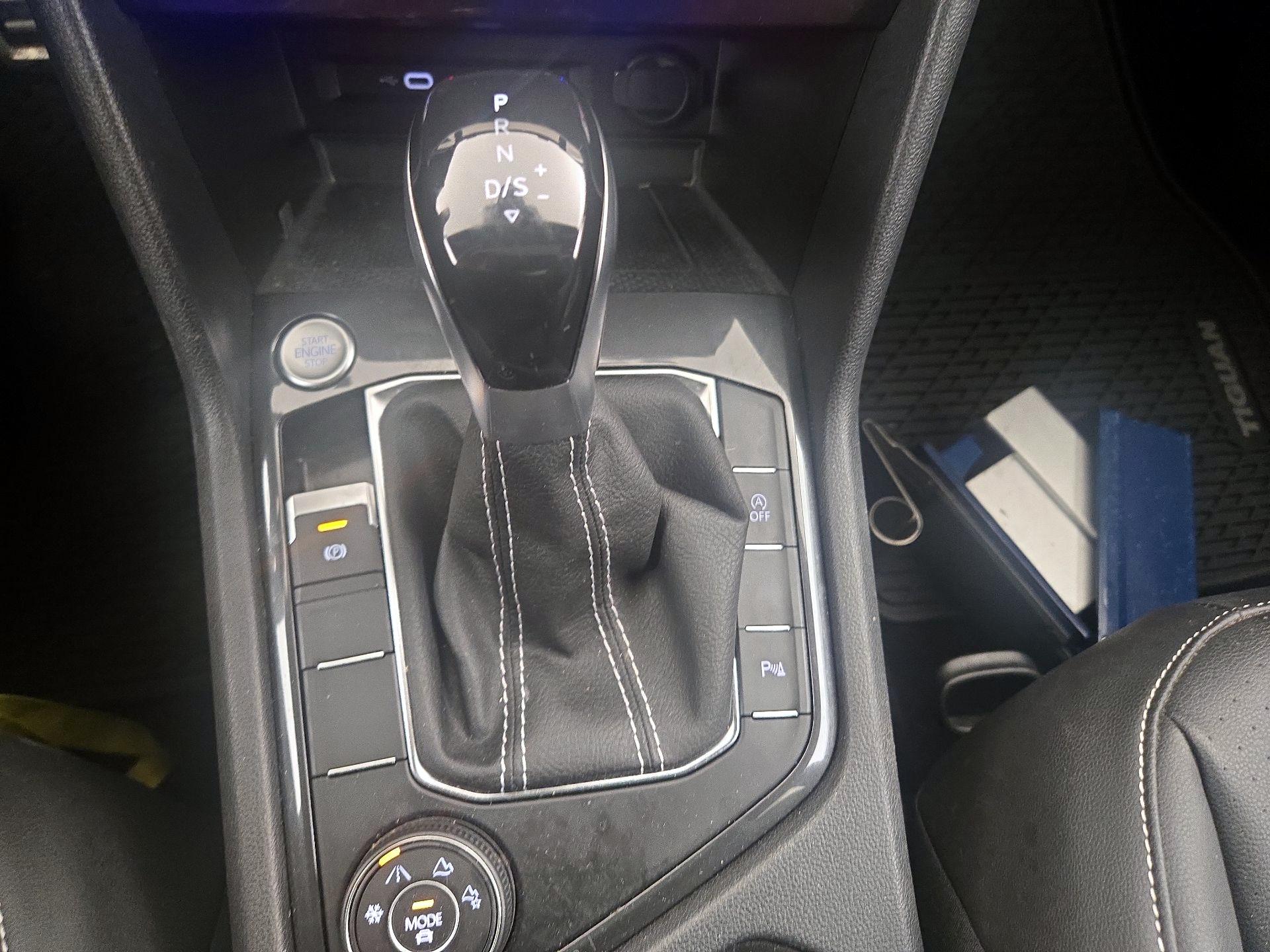 Thumbnail: 2022 Volkswagen Tiguan - 17