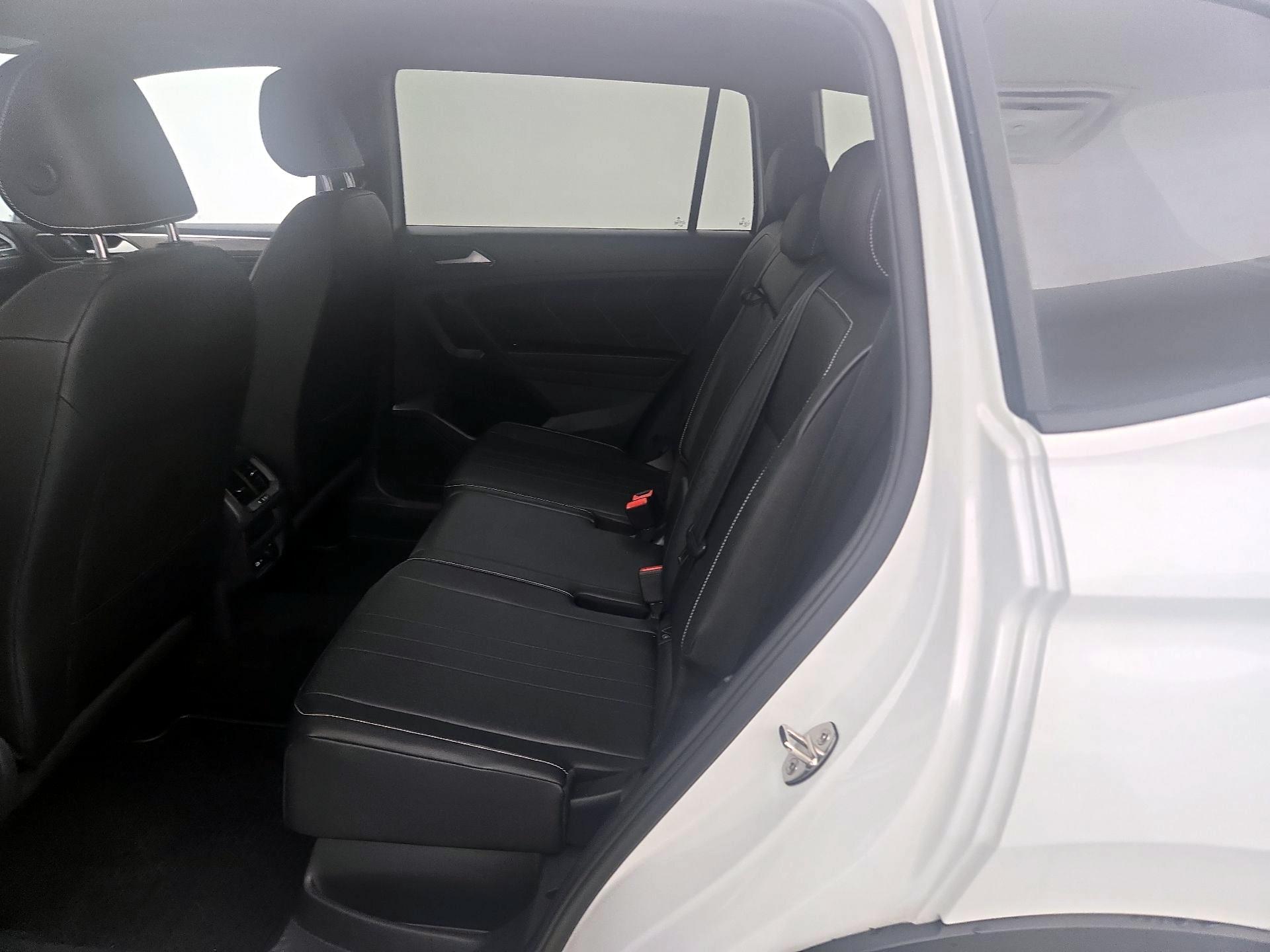 Thumbnail: 2022 Volkswagen Tiguan - 20