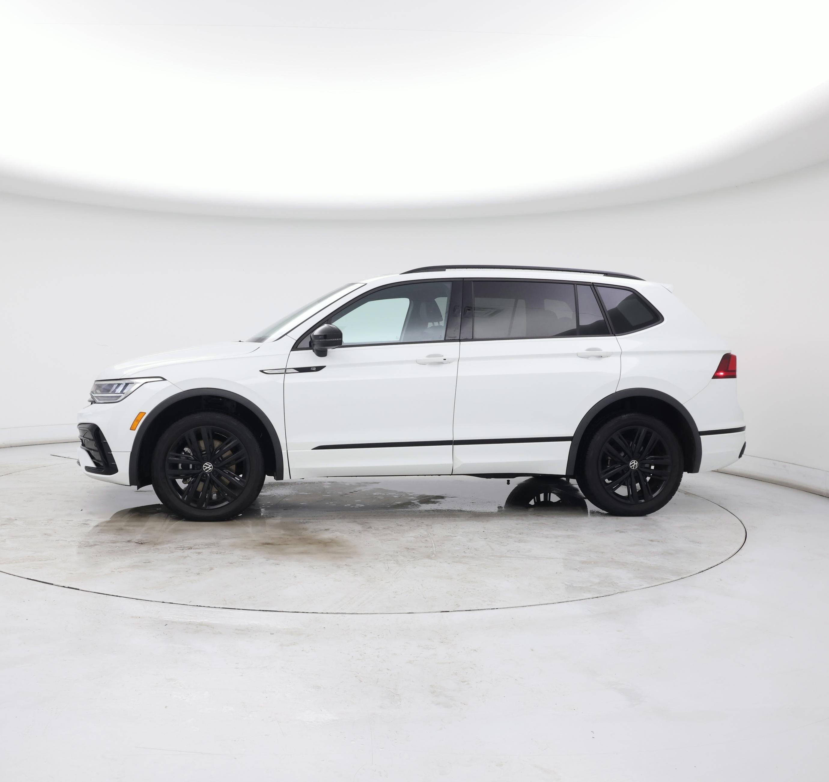 Thumbnail: 2022 Volkswagen Tiguan - 3