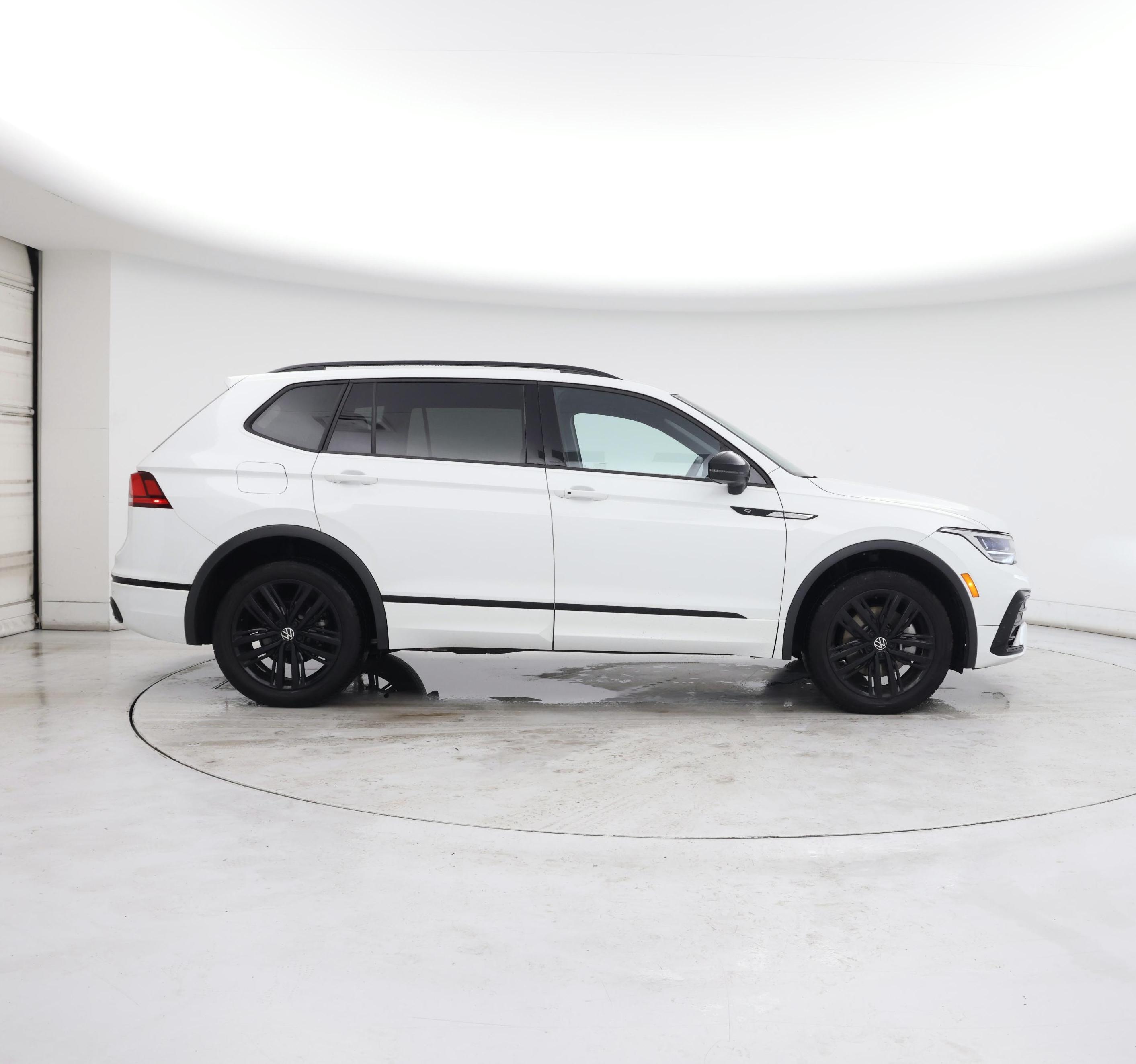 Thumbnail: 2022 Volkswagen Tiguan - 7