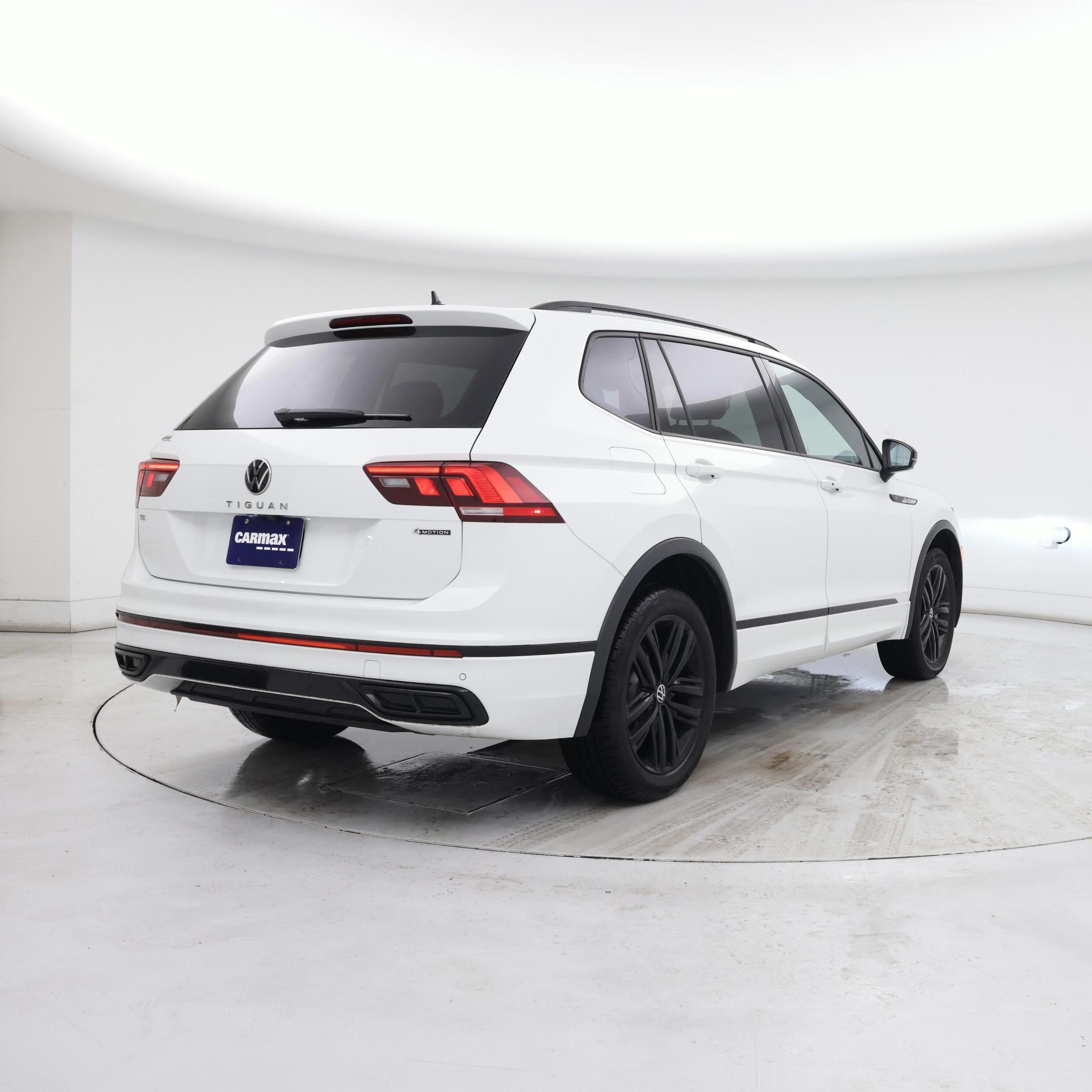 Thumbnail: 2022 Volkswagen Tiguan - 8