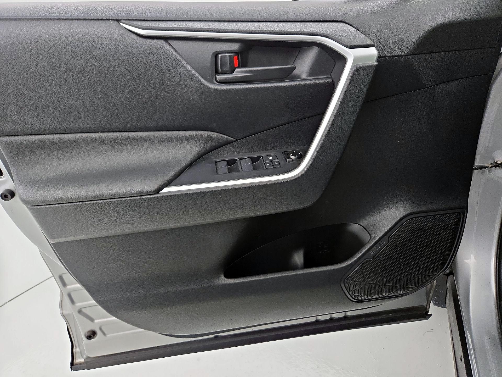 Thumbnail: 2019 Toyota RAV4 - 12