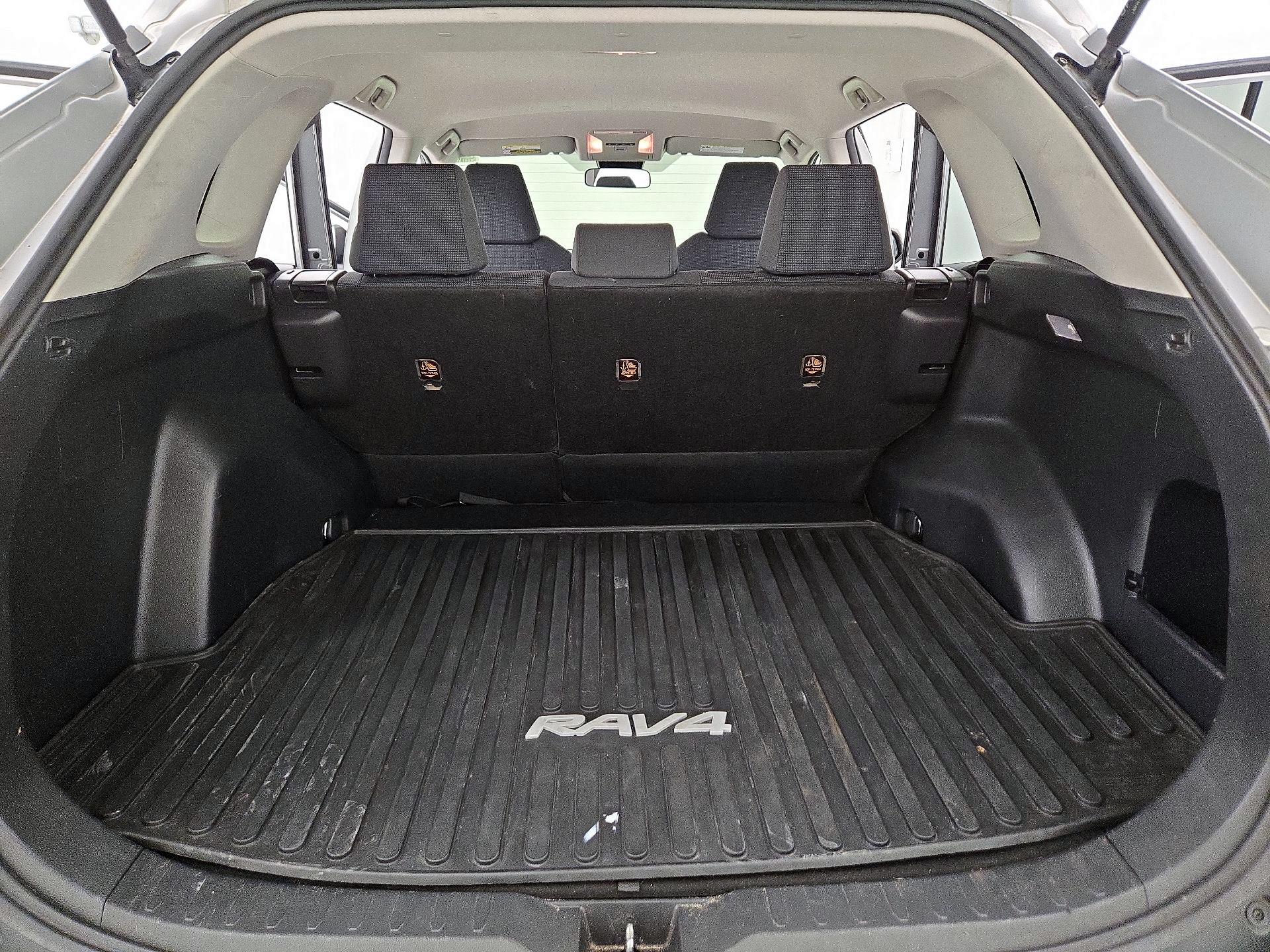 Thumbnail: 2019 Toyota RAV4 - 20