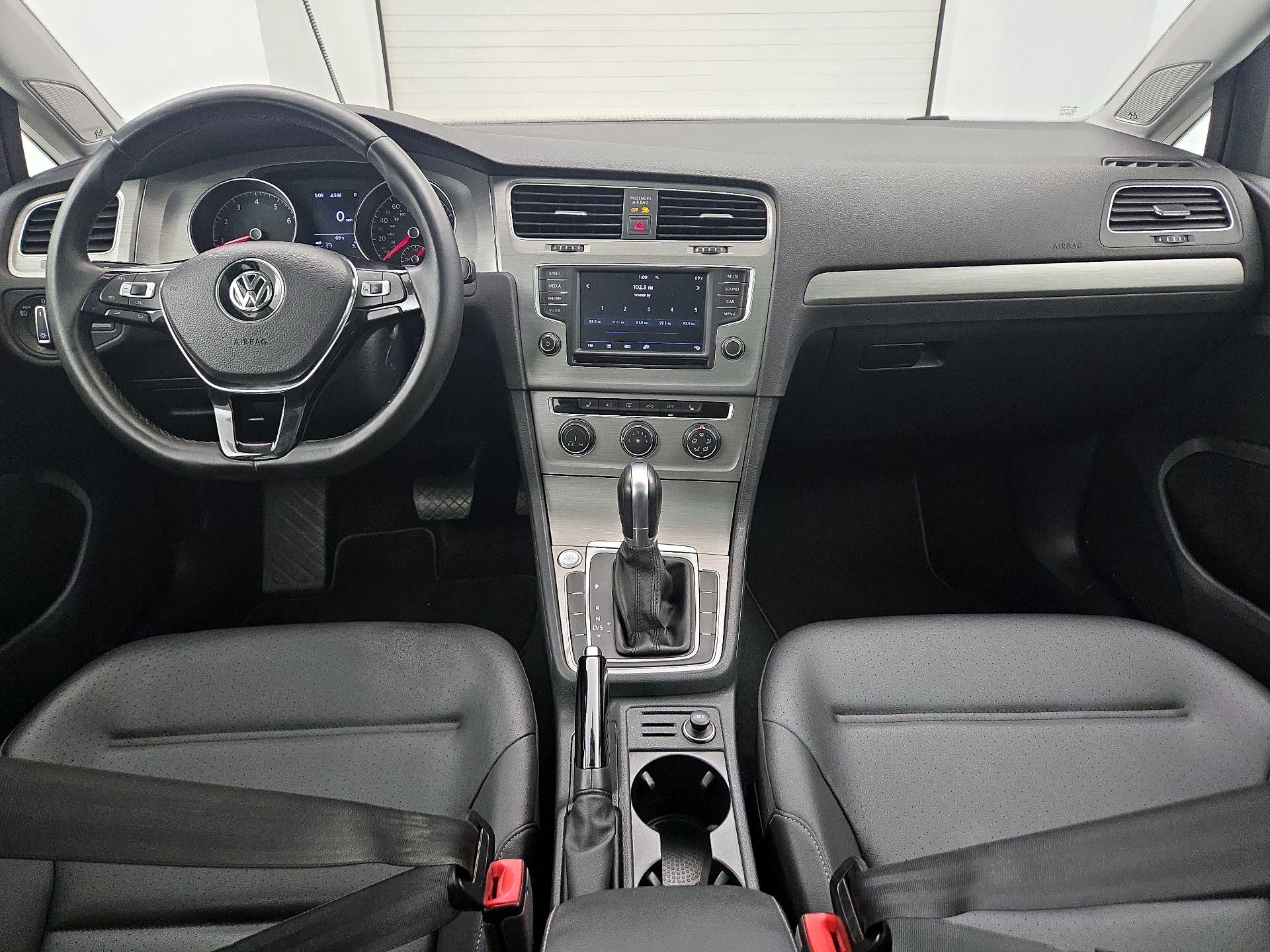 Thumbnail: 2017 Volkswagen Golf - 9