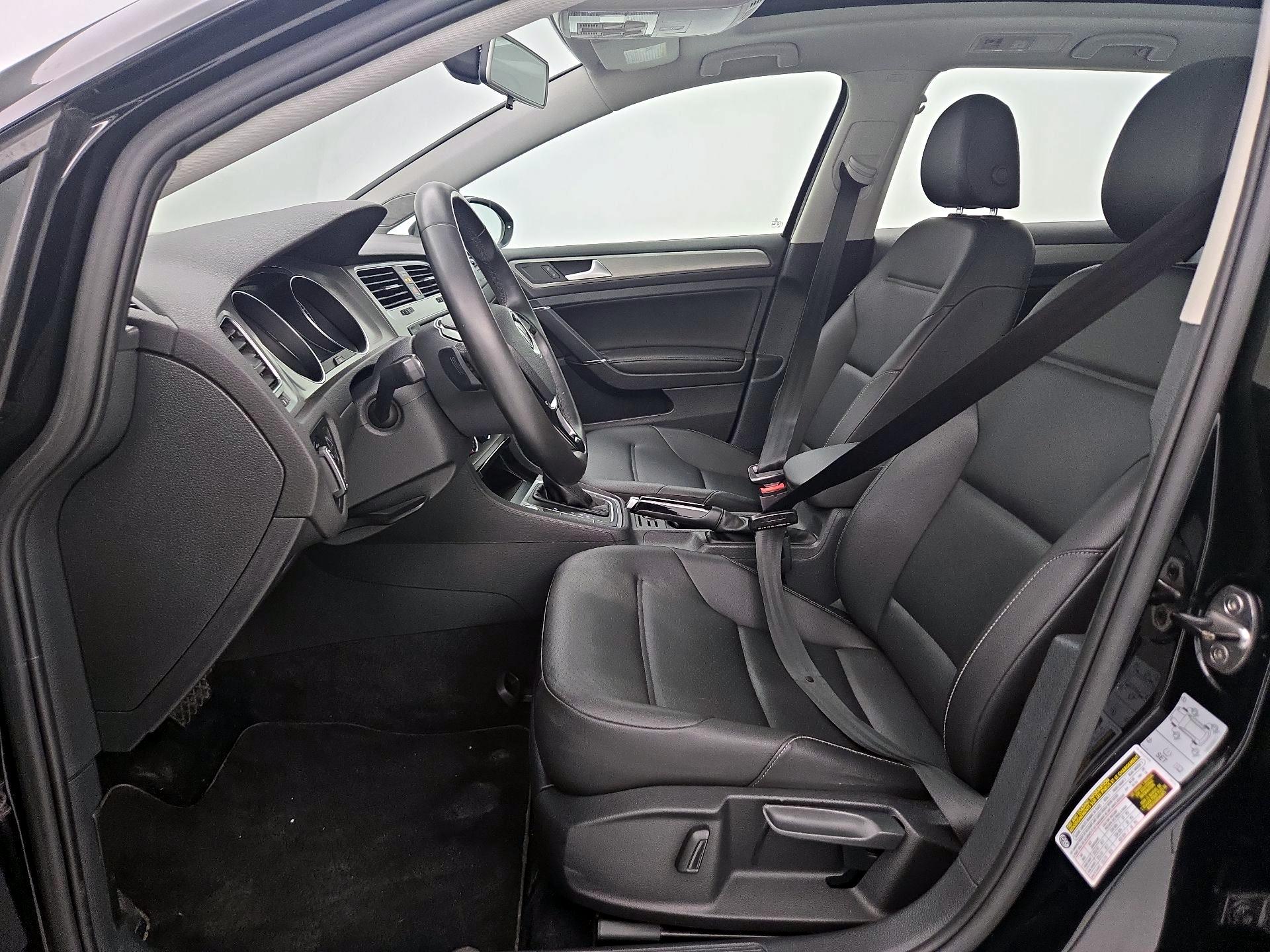 Thumbnail: 2017 Volkswagen Golf - 11