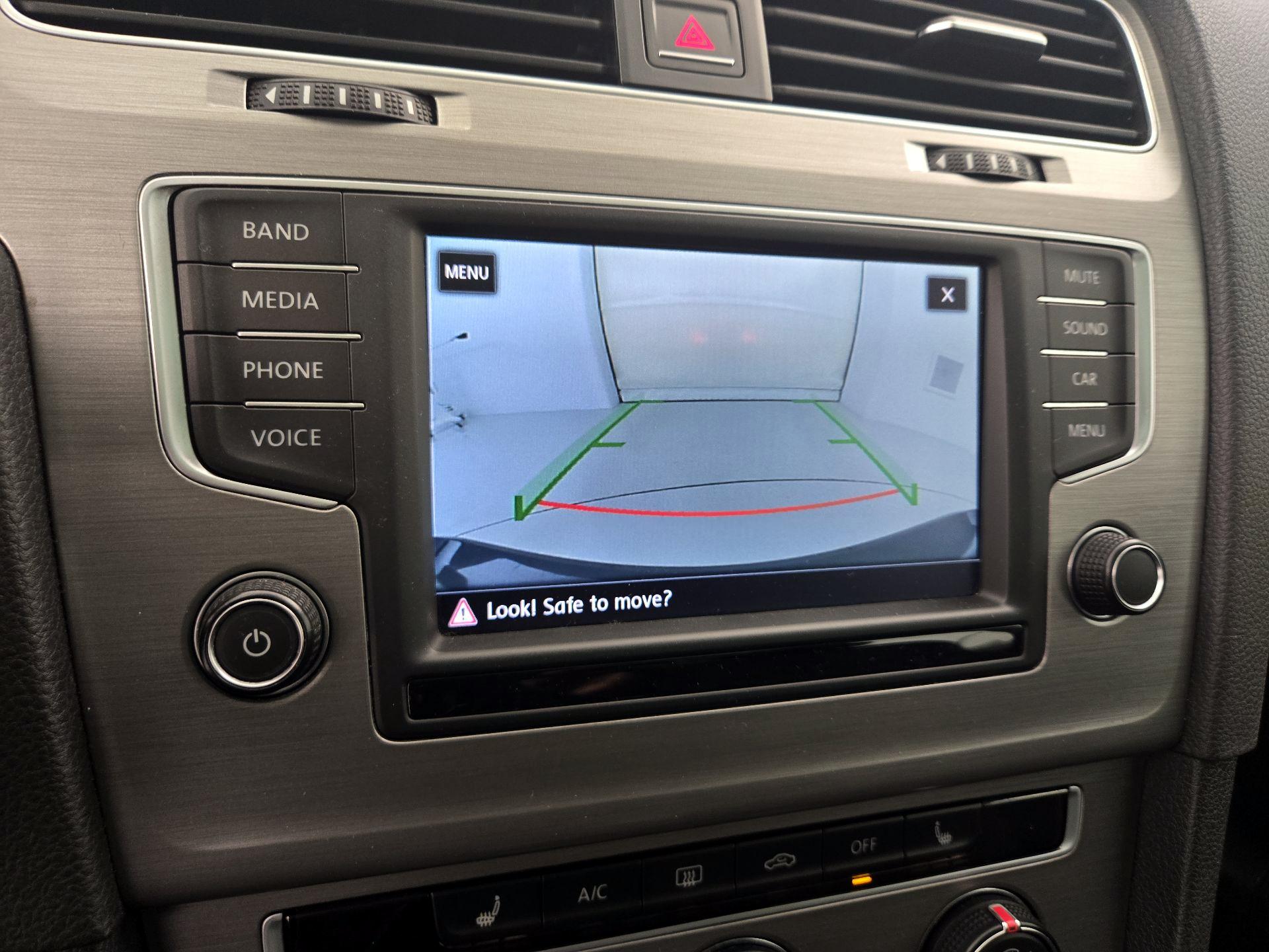 Thumbnail: 2017 Volkswagen Golf - 14