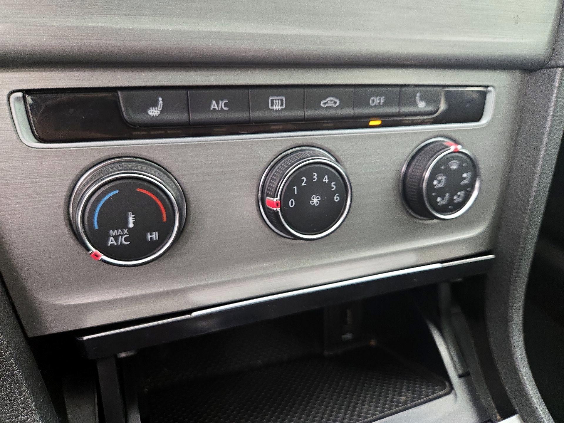 Thumbnail: 2017 Volkswagen Golf - 16