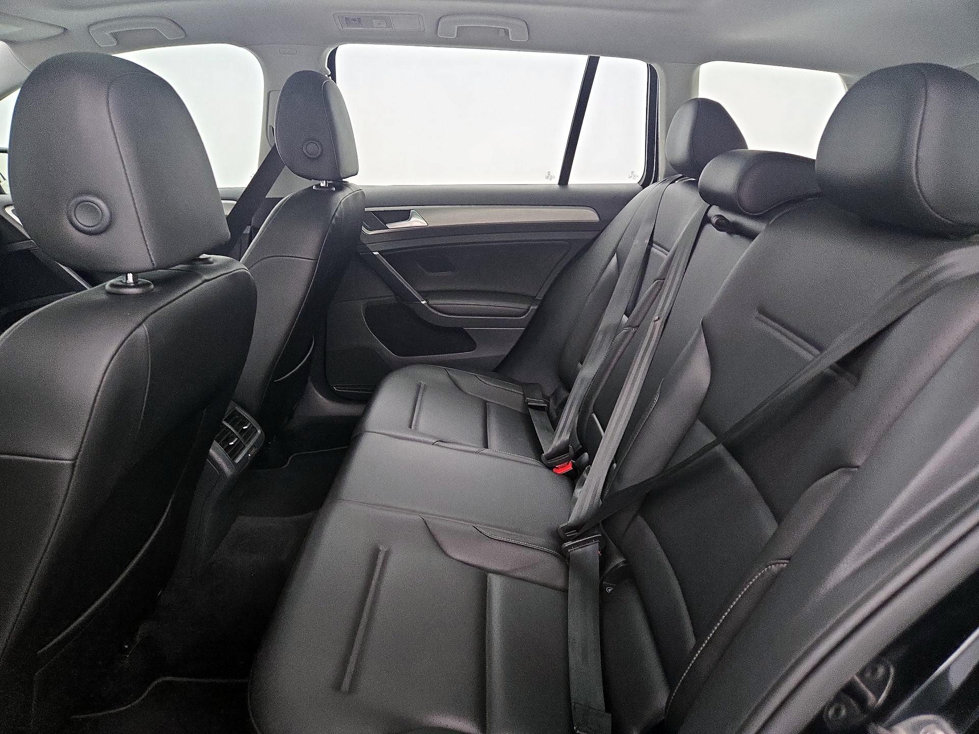 Thumbnail: 2017 Volkswagen Golf - 20