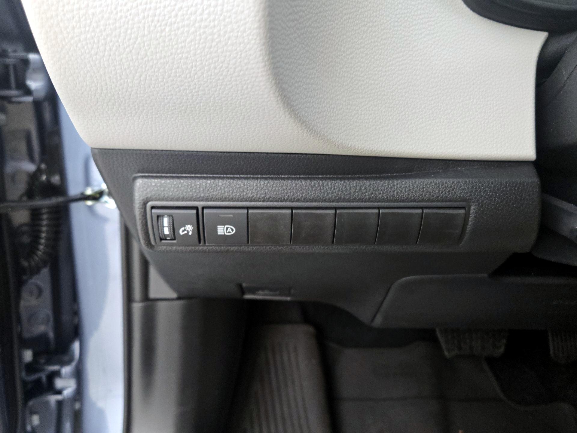 Thumbnail: 2025 Toyota Corolla - 13