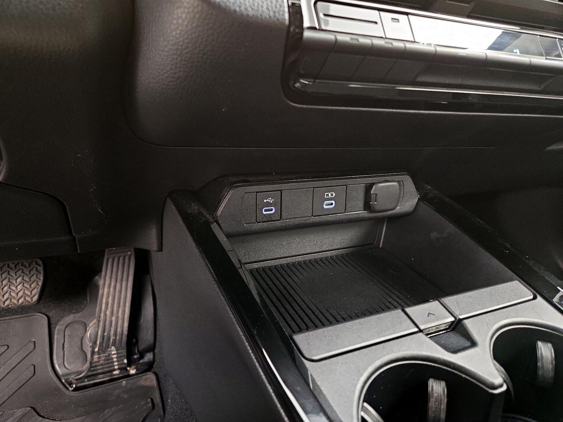 Thumbnail: 2024 Toyota Prius Prime - 18