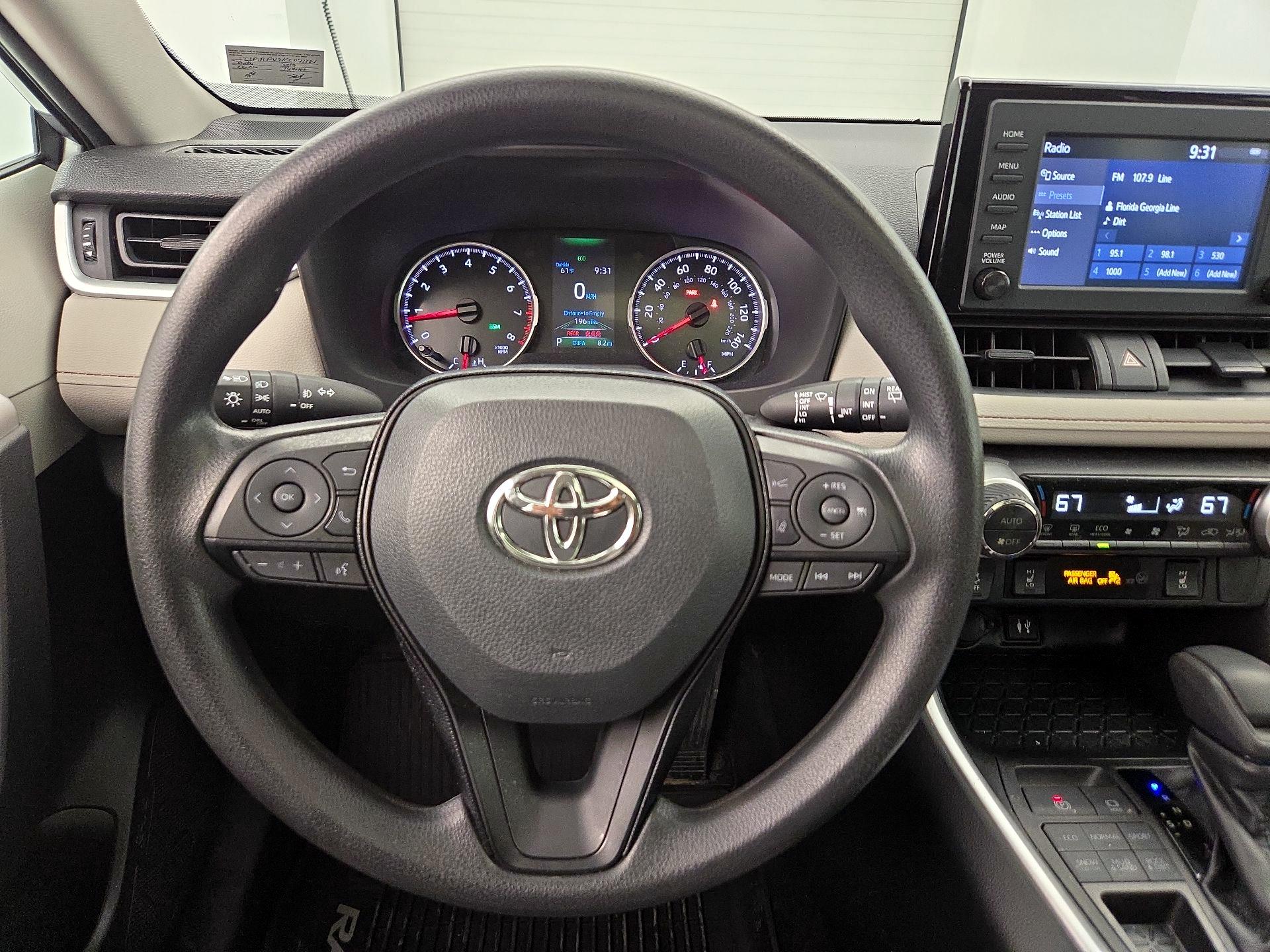 Thumbnail: 2019 Toyota RAV4 - 10