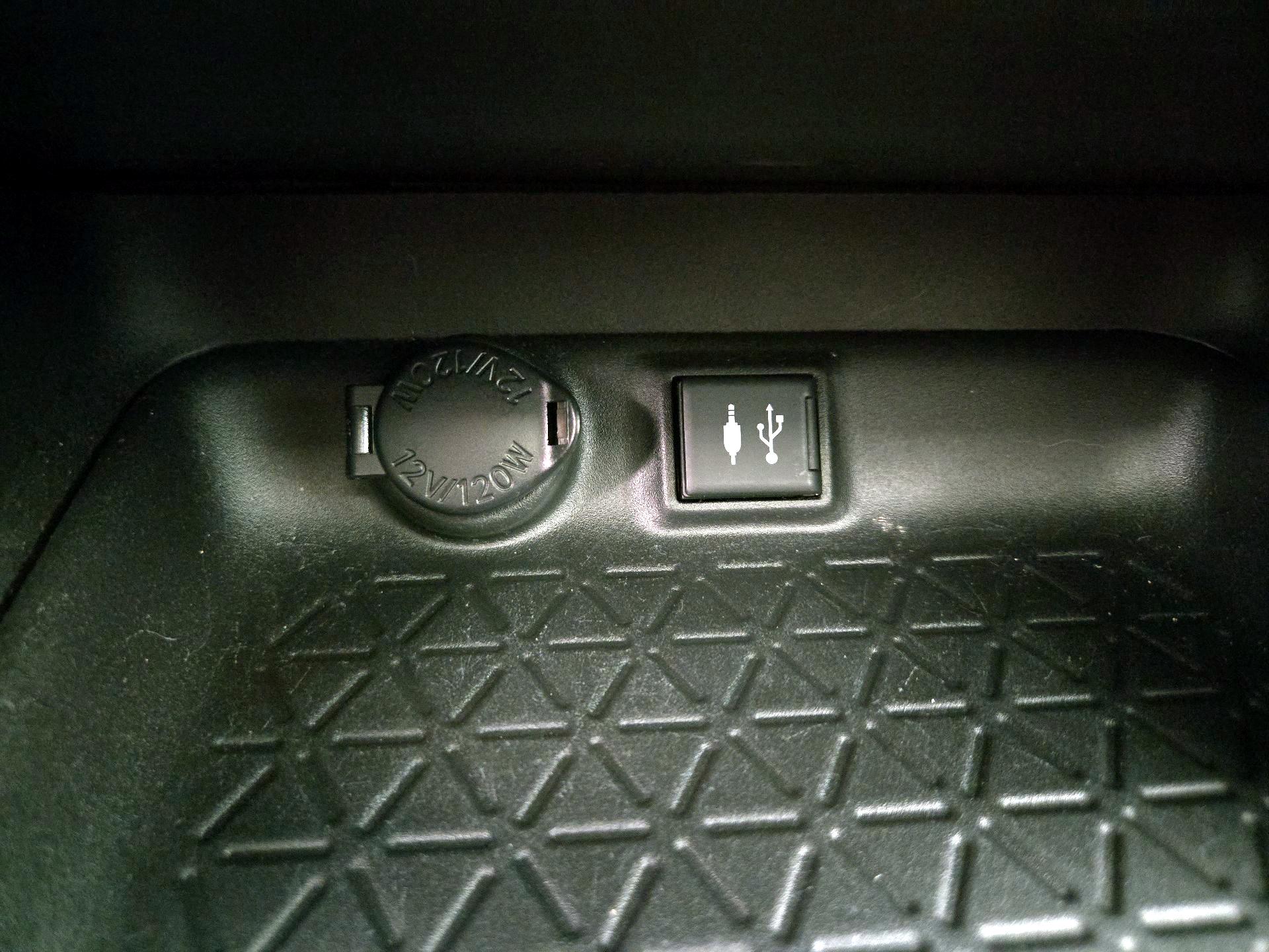 Thumbnail: 2019 Toyota RAV4 - 18