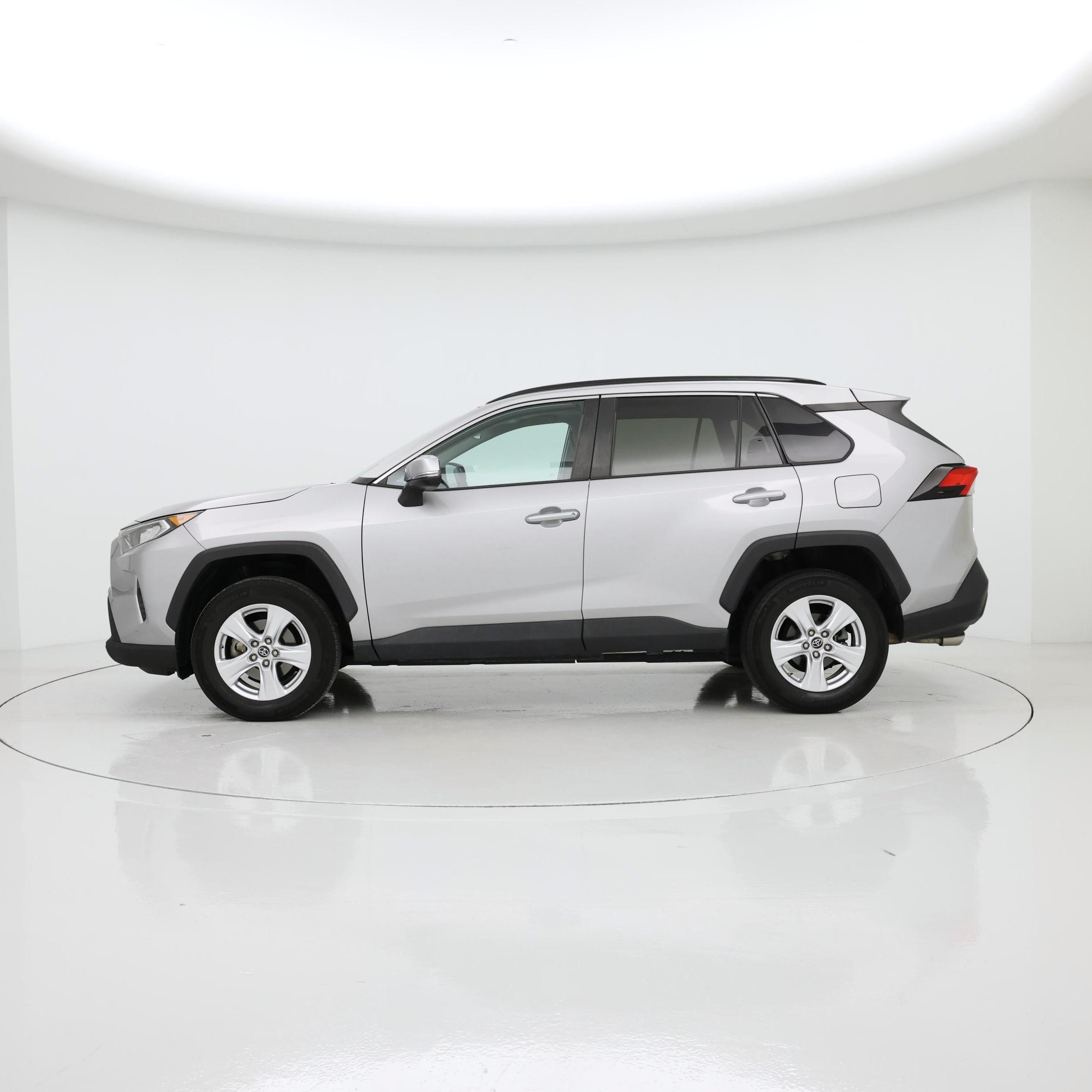 Thumbnail: 2019 Toyota RAV4 - 3