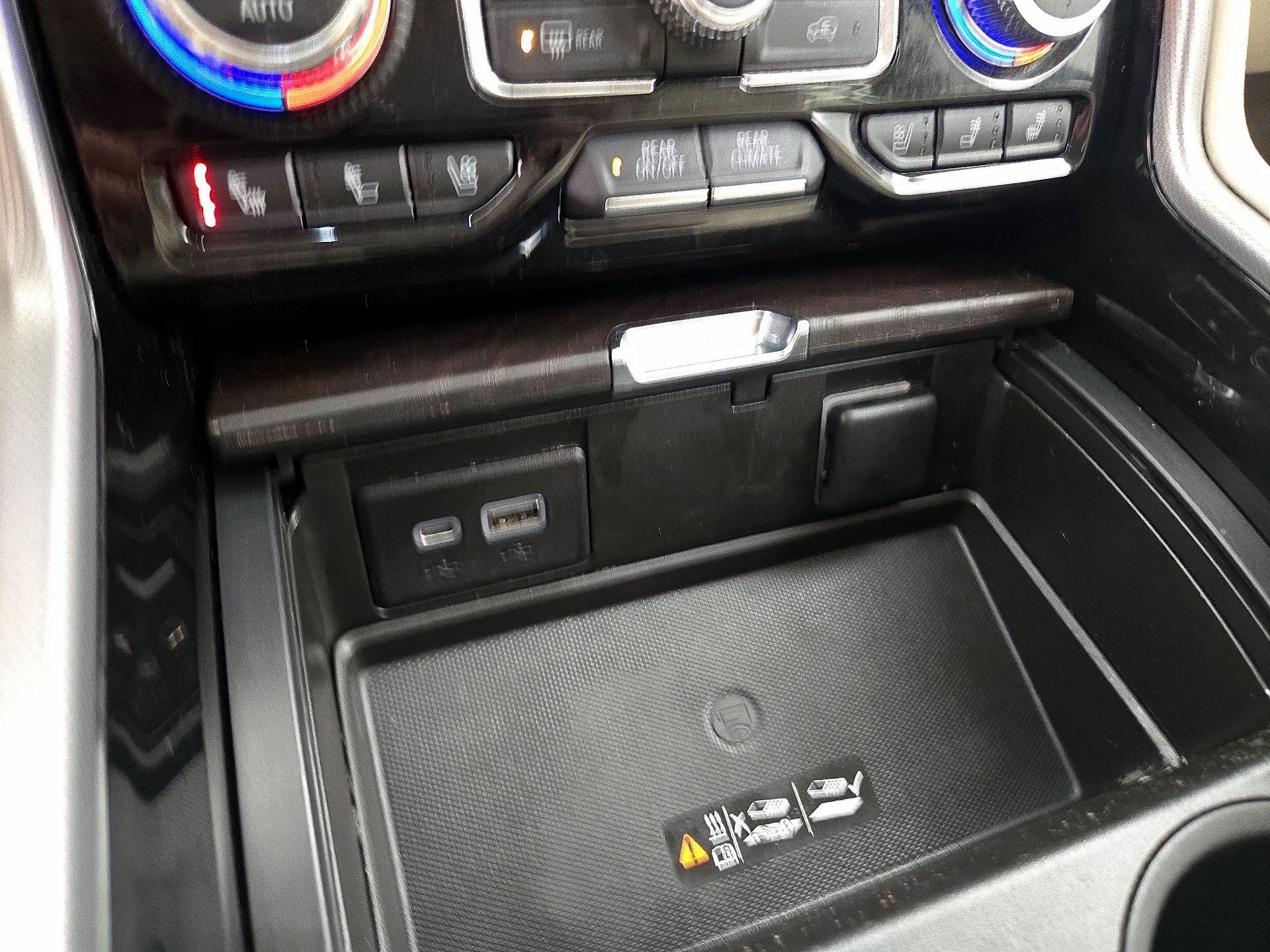 Thumbnail: 2022 GMC Yukon XL - 18