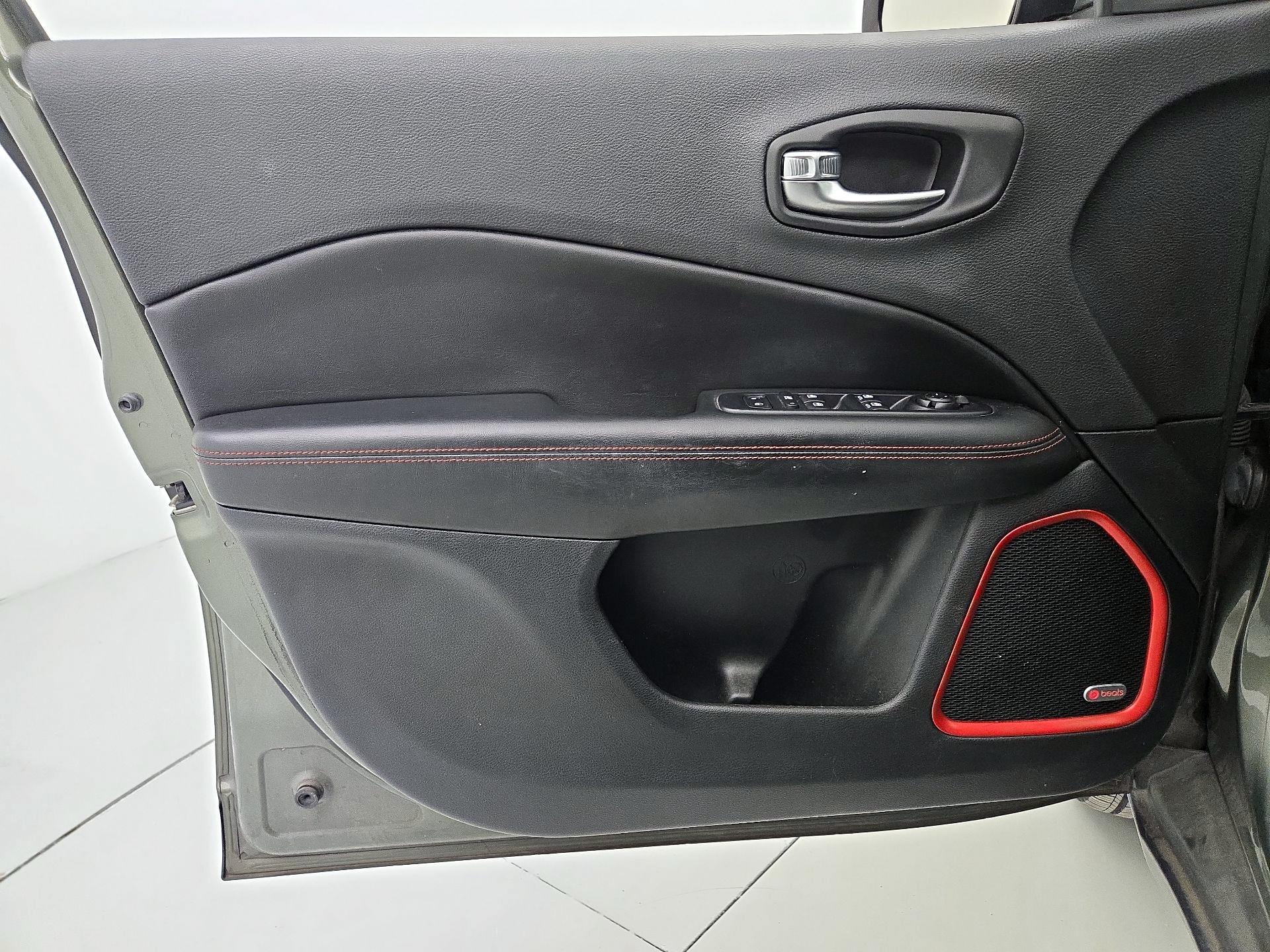 Thumbnail: 2018 Jeep Compass - 12