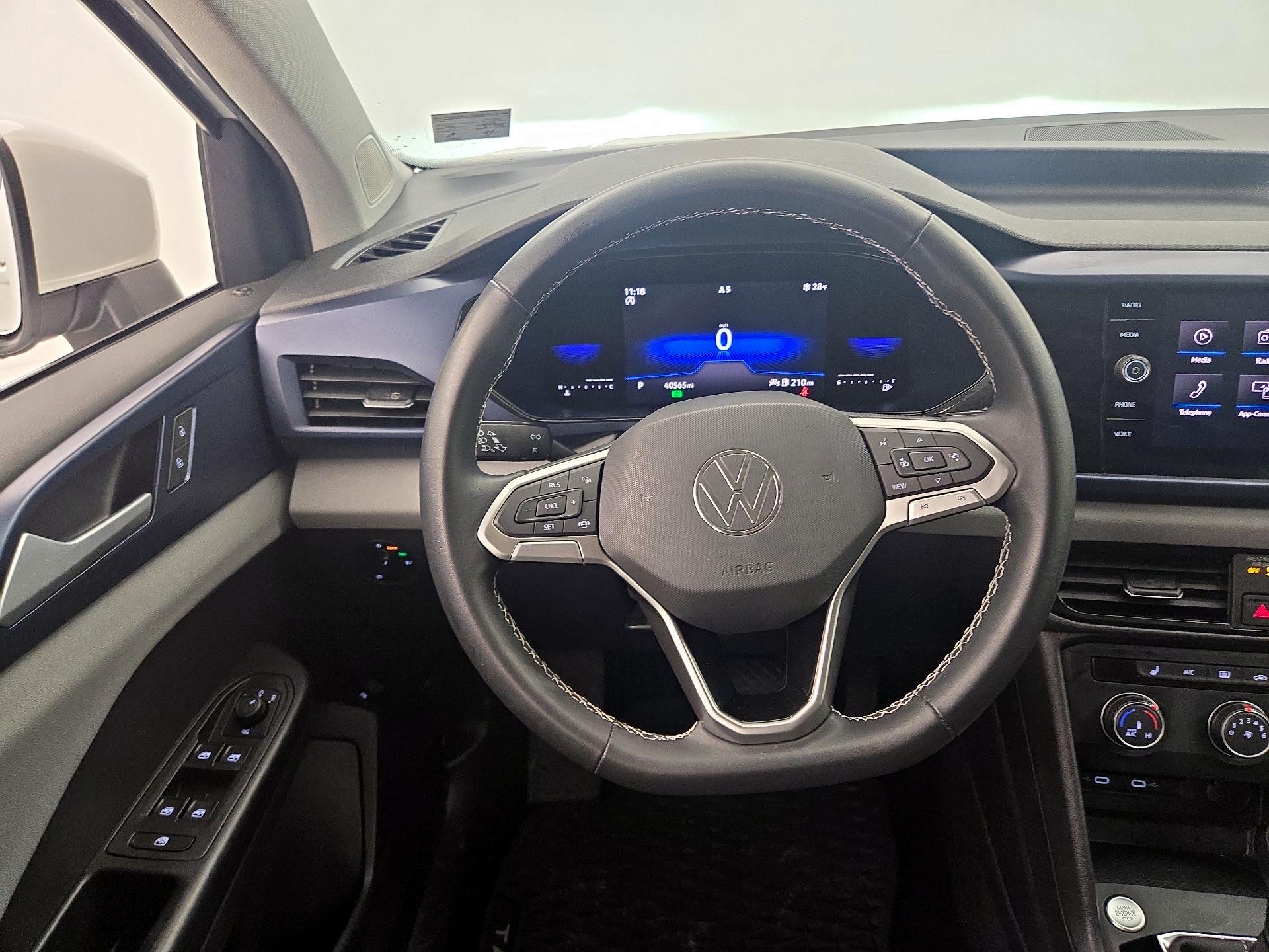 Thumbnail: 2022 Volkswagen Taos - 10