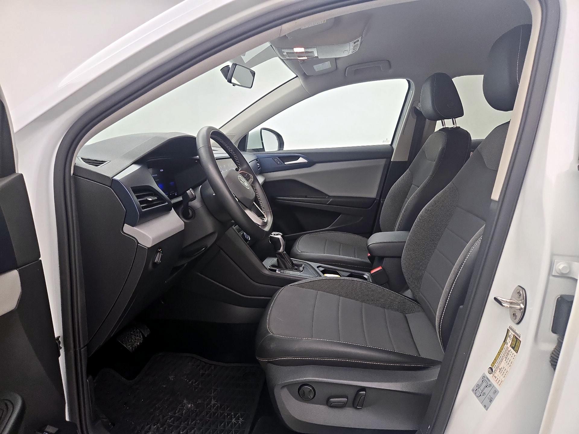 Thumbnail: 2022 Volkswagen Taos - 11