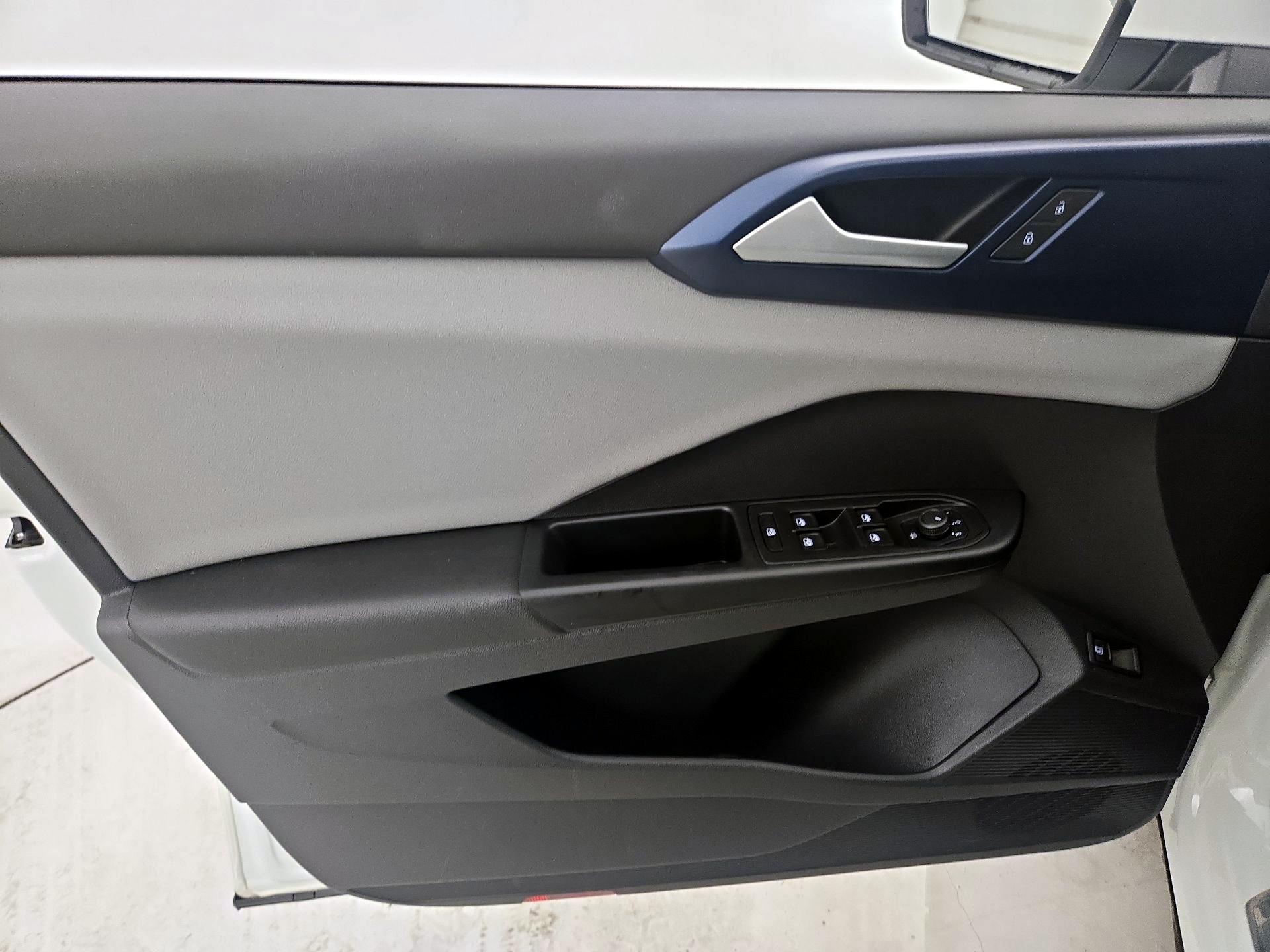 Thumbnail: 2022 Volkswagen Taos - 12