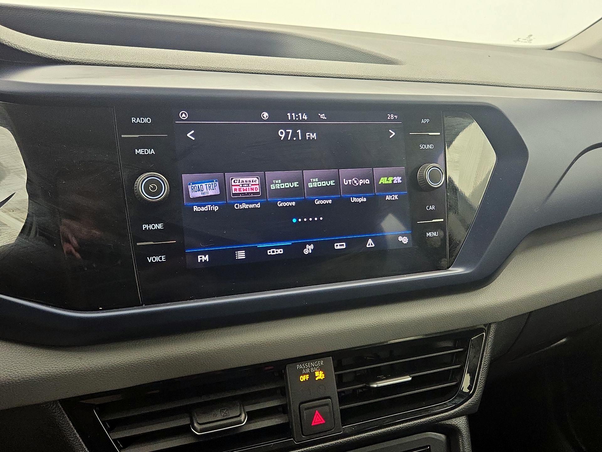 Thumbnail: 2022 Volkswagen Taos - 15