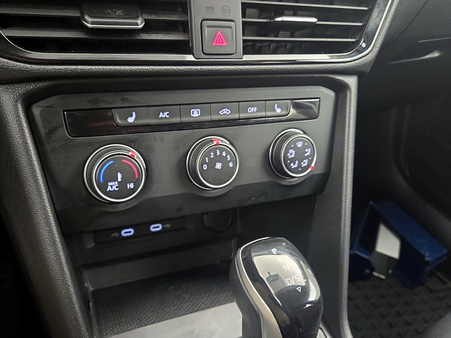 Thumbnail: 2022 Volkswagen Taos - 16