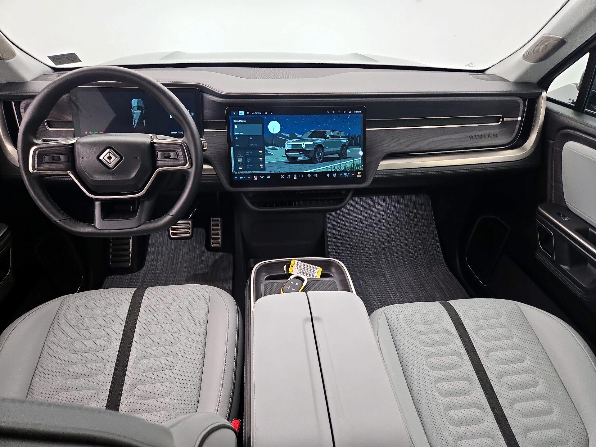 Thumbnail: 2024 Rivian R1S - 9