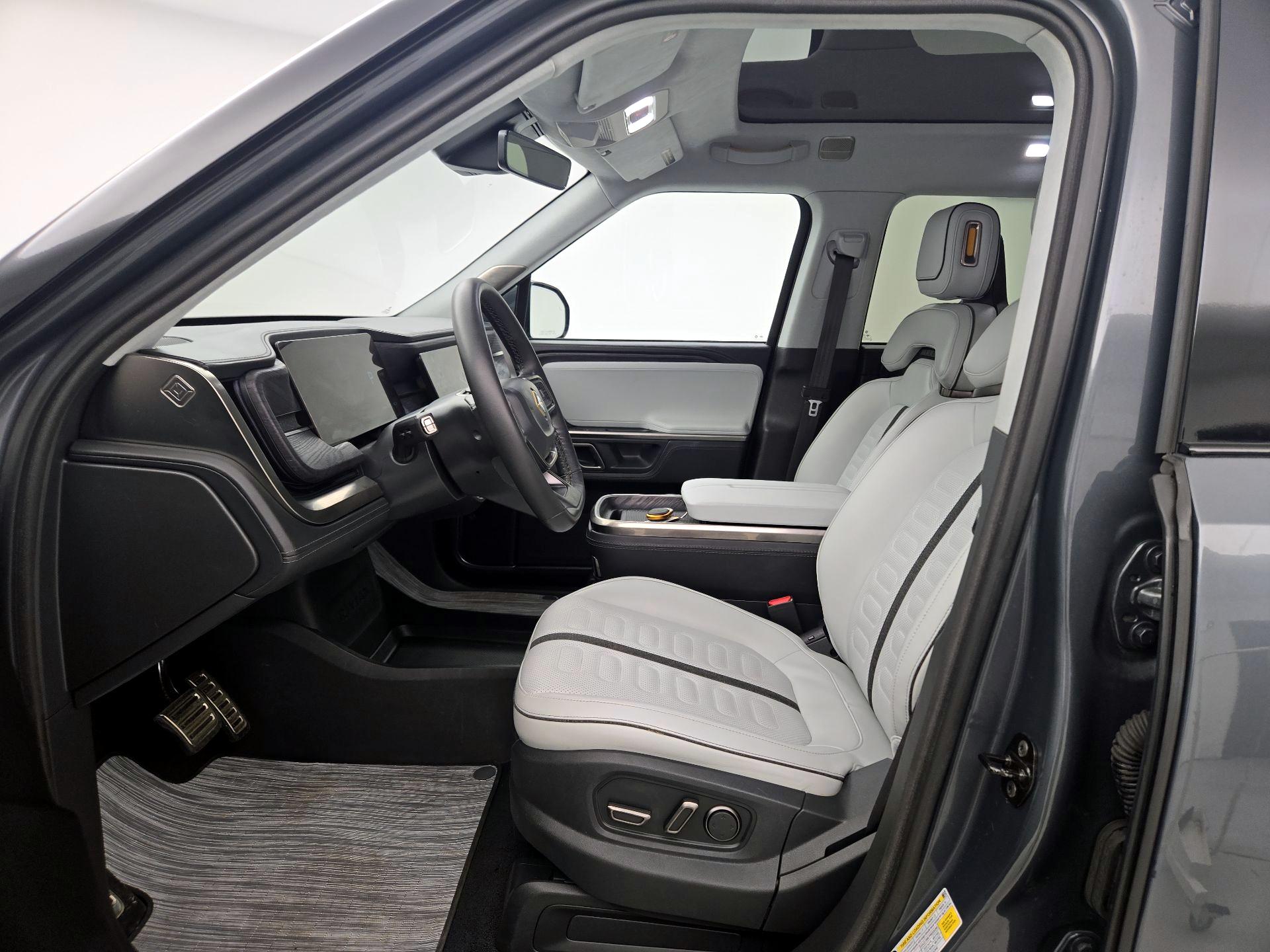 Thumbnail: 2024 Rivian R1S - 11