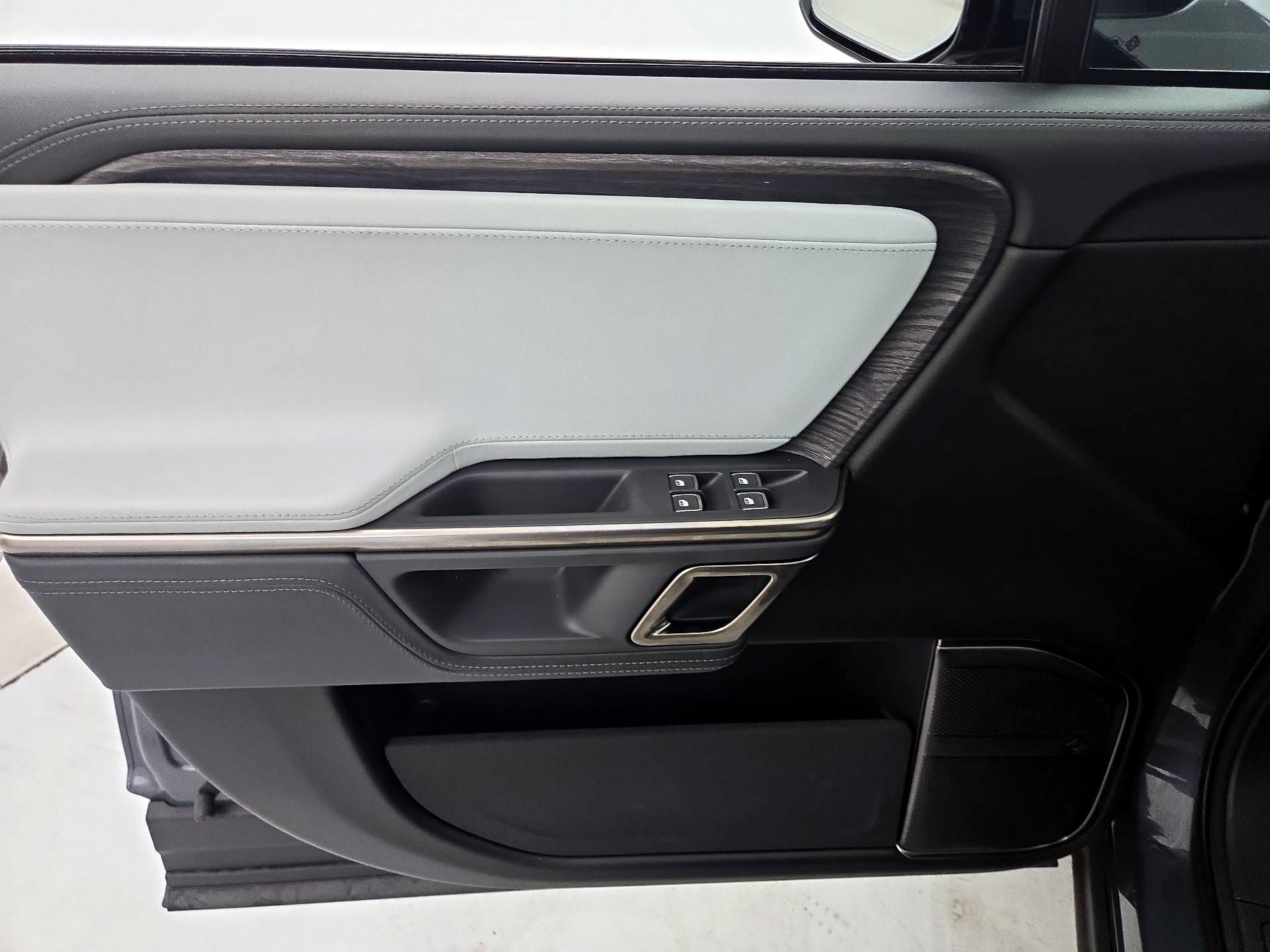 Thumbnail: 2024 Rivian R1S - 12