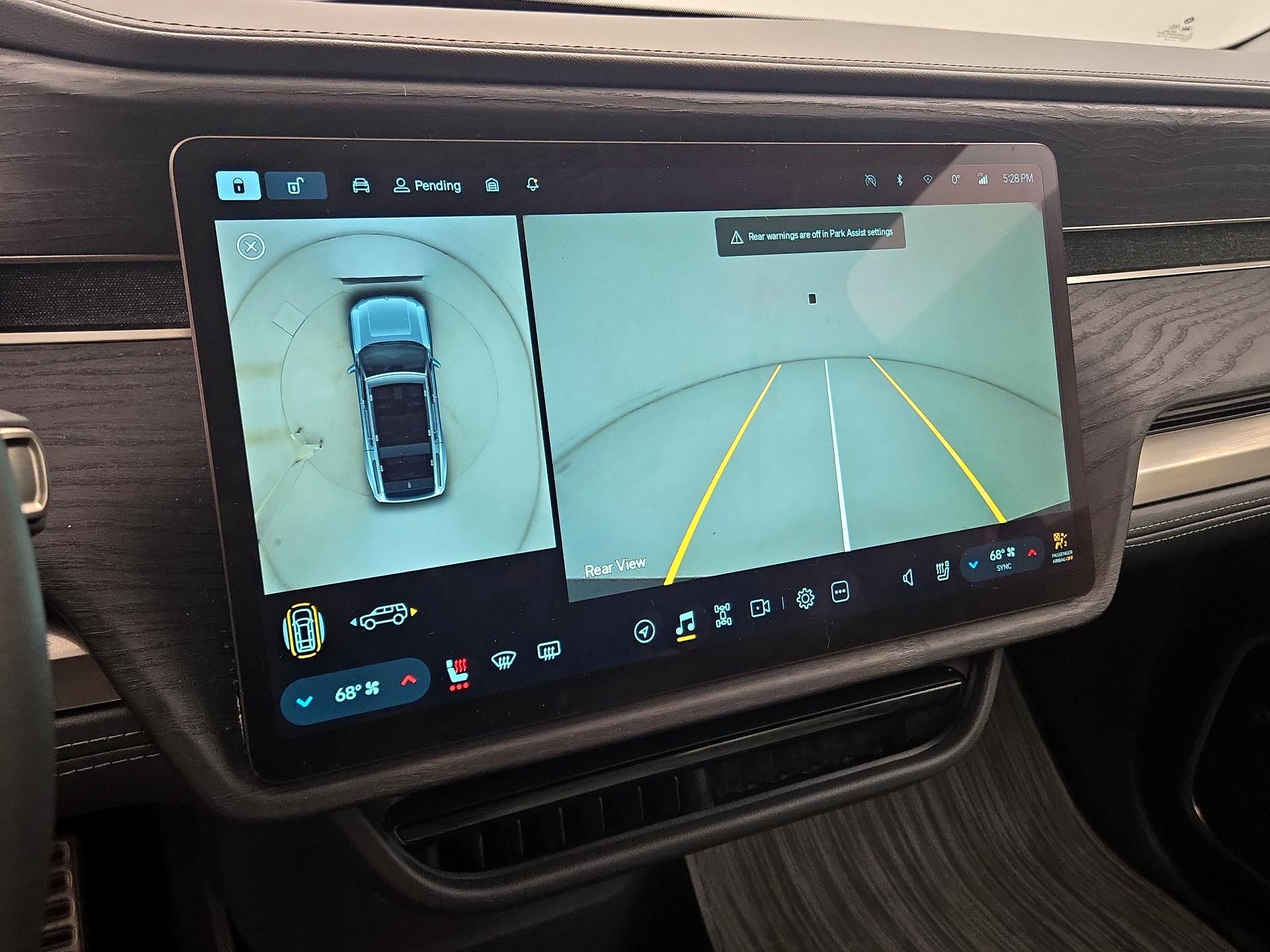 Thumbnail: 2024 Rivian R1S - 14