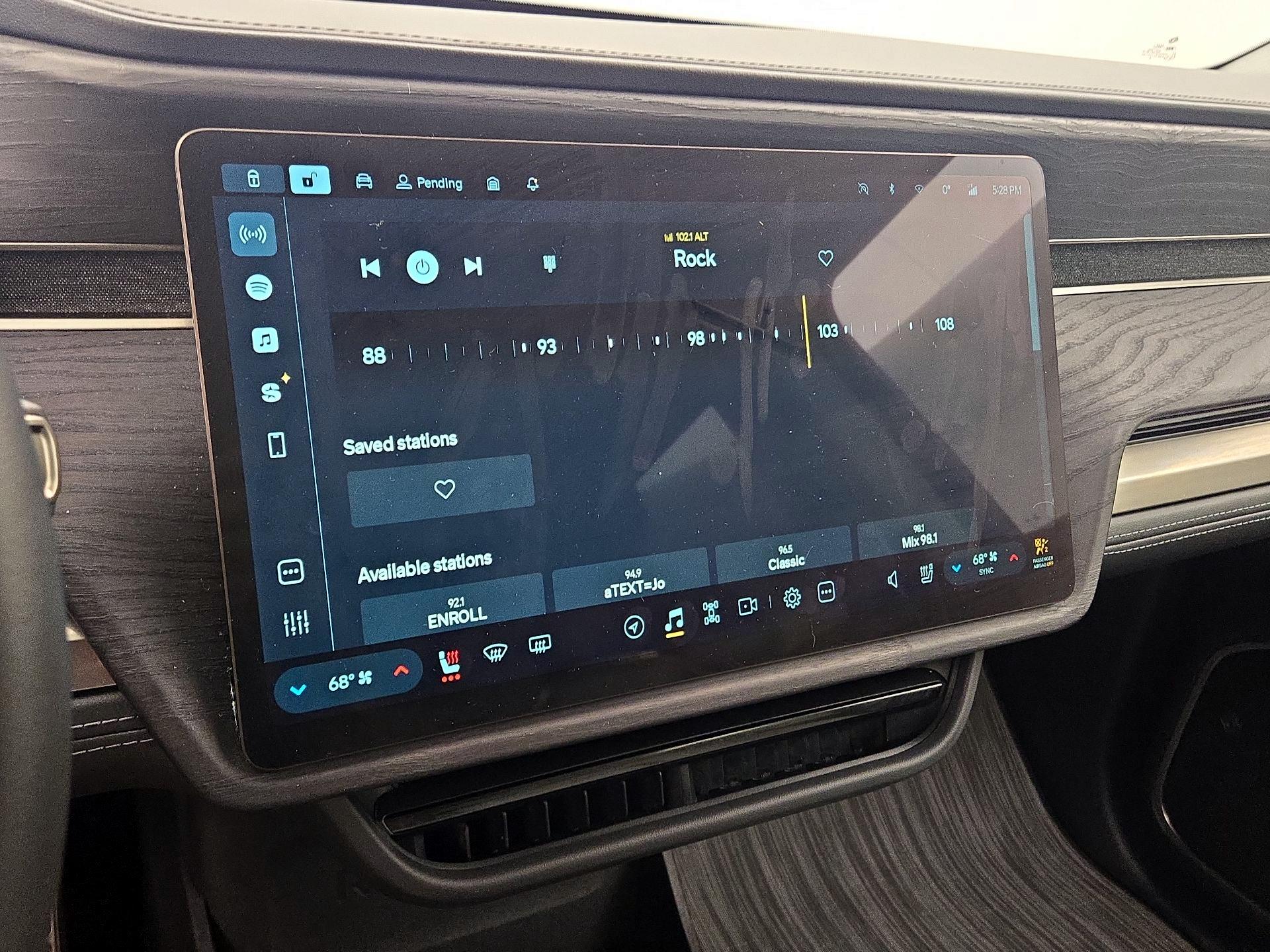 Thumbnail: 2024 Rivian R1S - 15