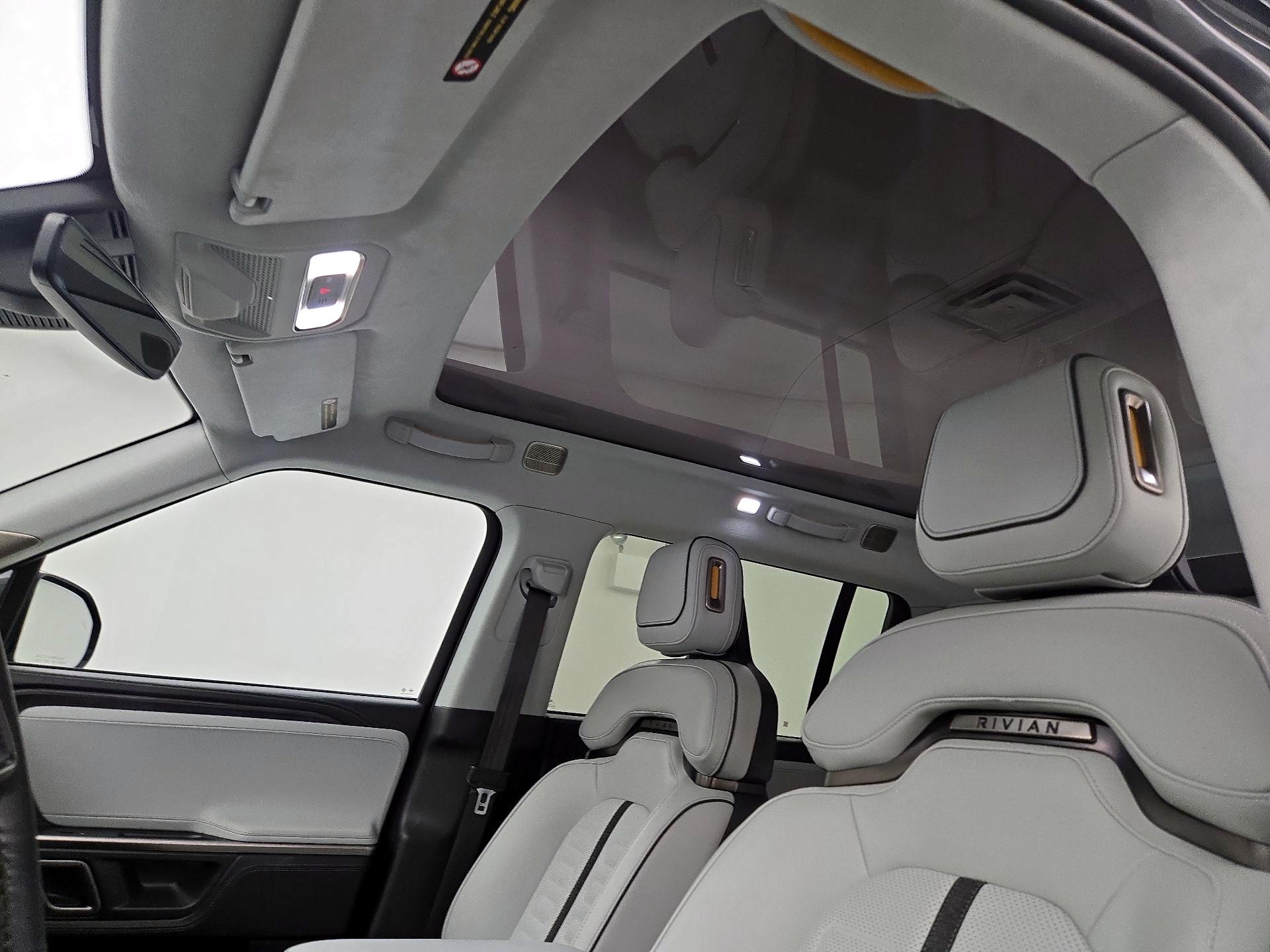 Thumbnail: 2024 Rivian R1S - 19