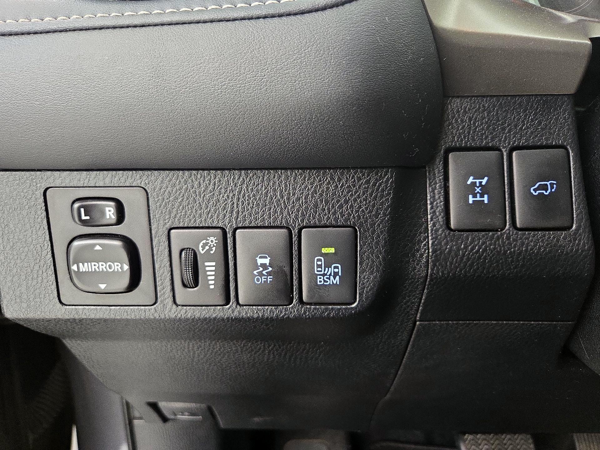 Thumbnail: 2014 Toyota RAV4 - 13