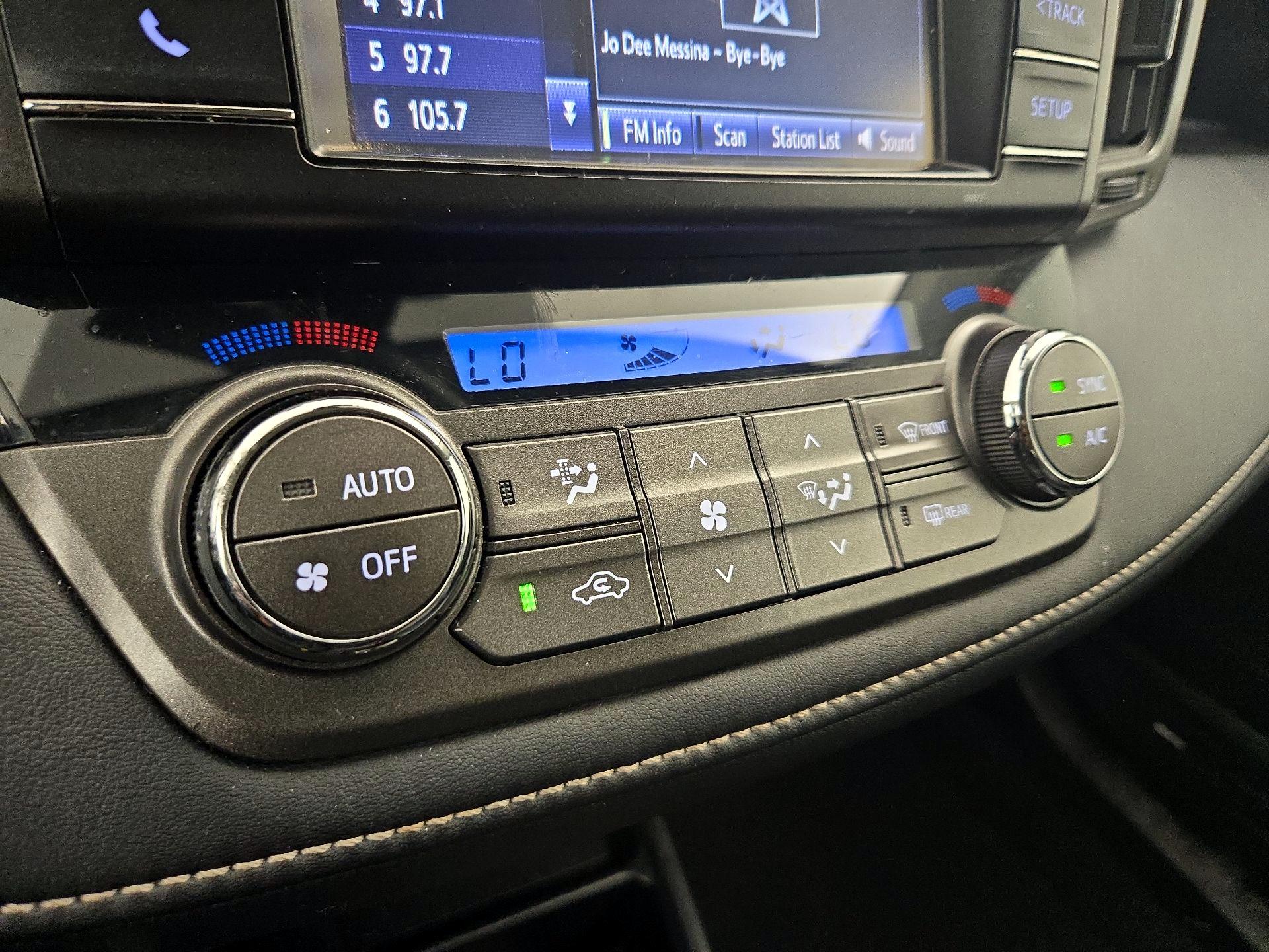 Thumbnail: 2014 Toyota RAV4 - 16