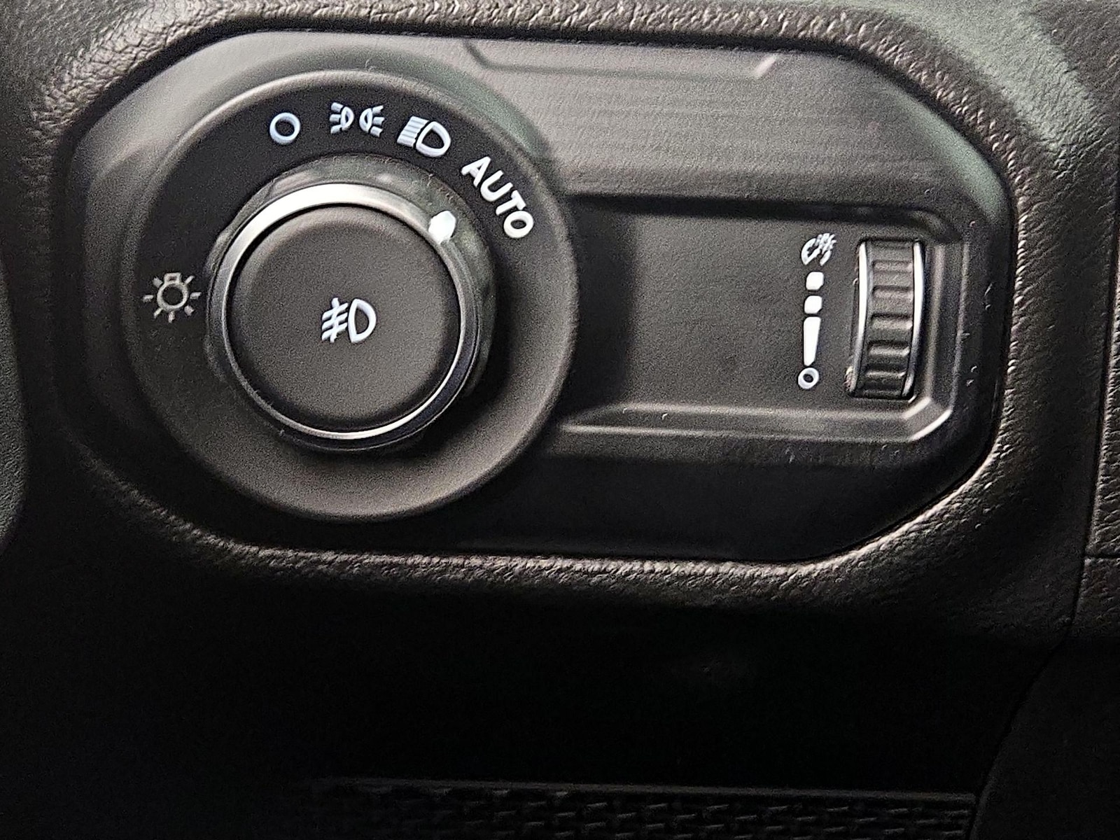 2023 Jeep Wrangler 4-Door Sahara - Photo 14