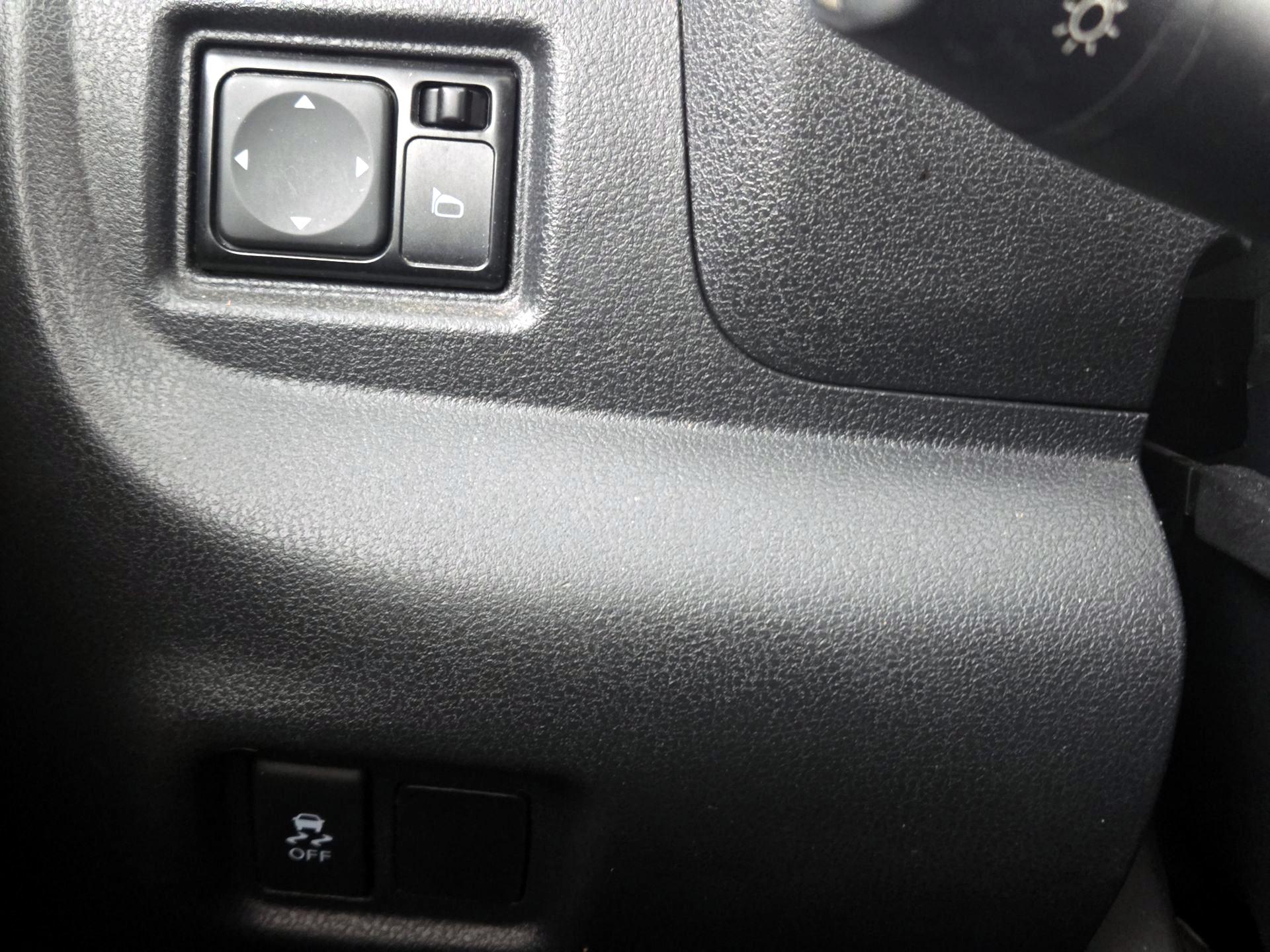 Thumbnail: 2017 Nissan Versa Note - 13