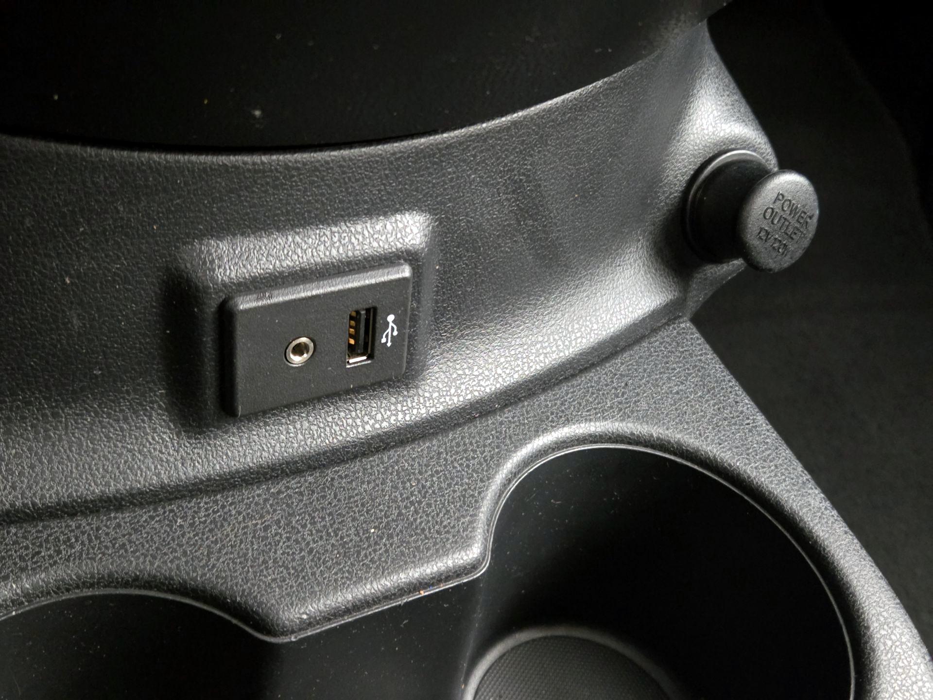 Thumbnail: 2017 Nissan Versa Note - 18