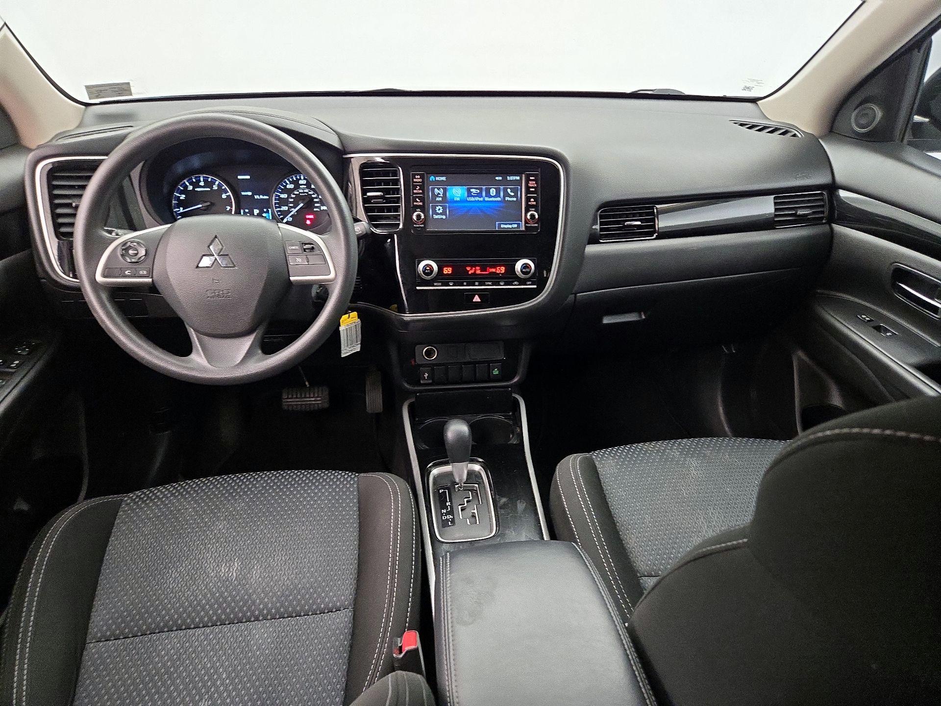 Thumbnail: 2020 Mitsubishi Outlander - 9