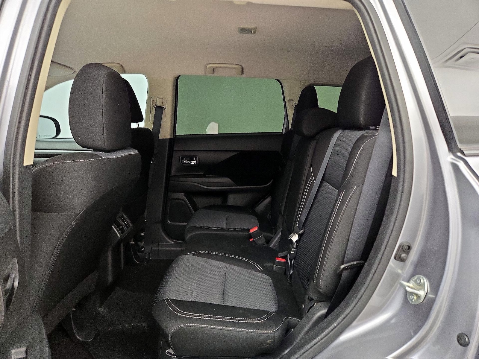 2020 Mitsubishi Outlander ES - Photo 20
