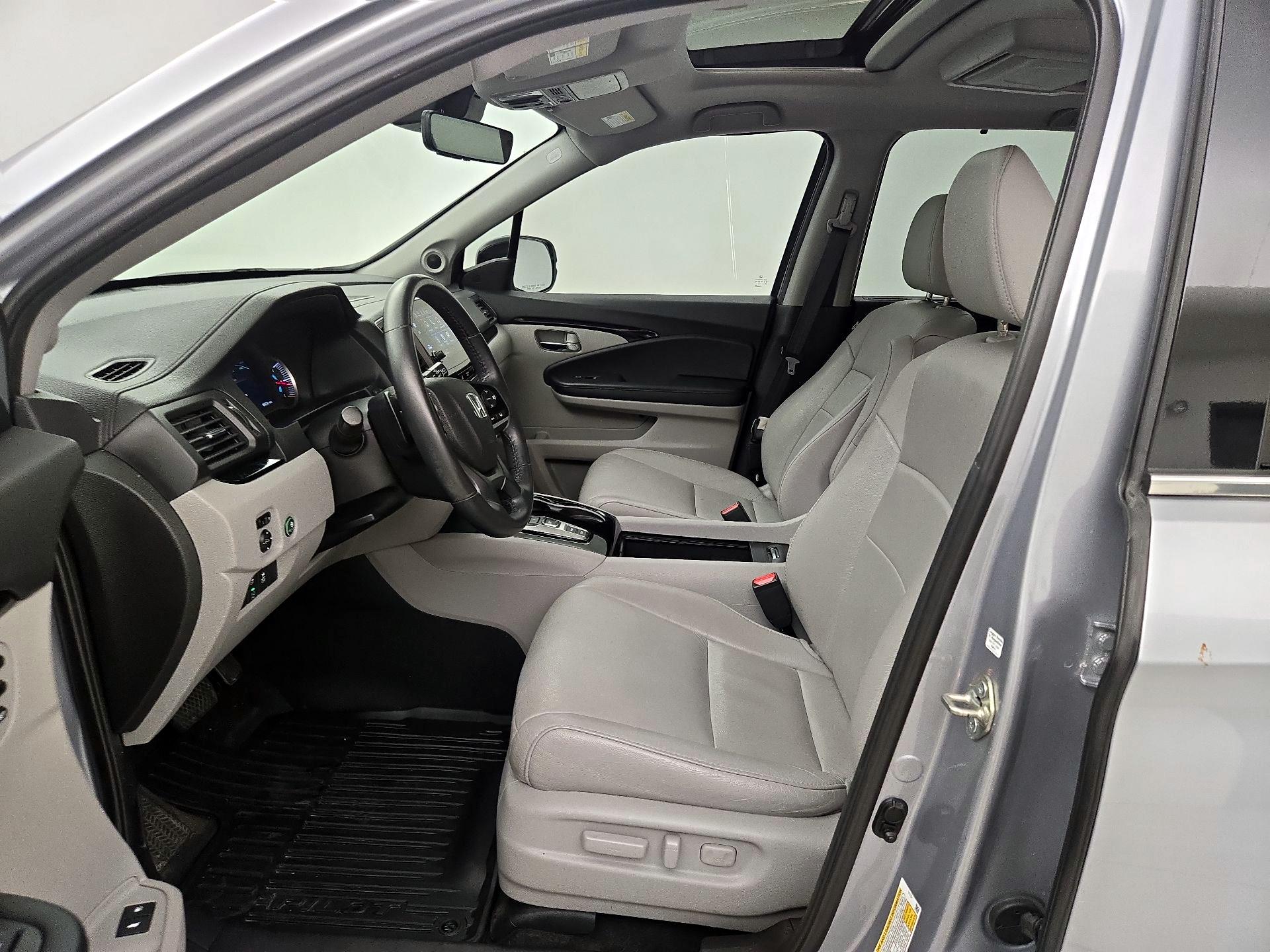 Thumbnail: 2019 Honda Pilot - 11